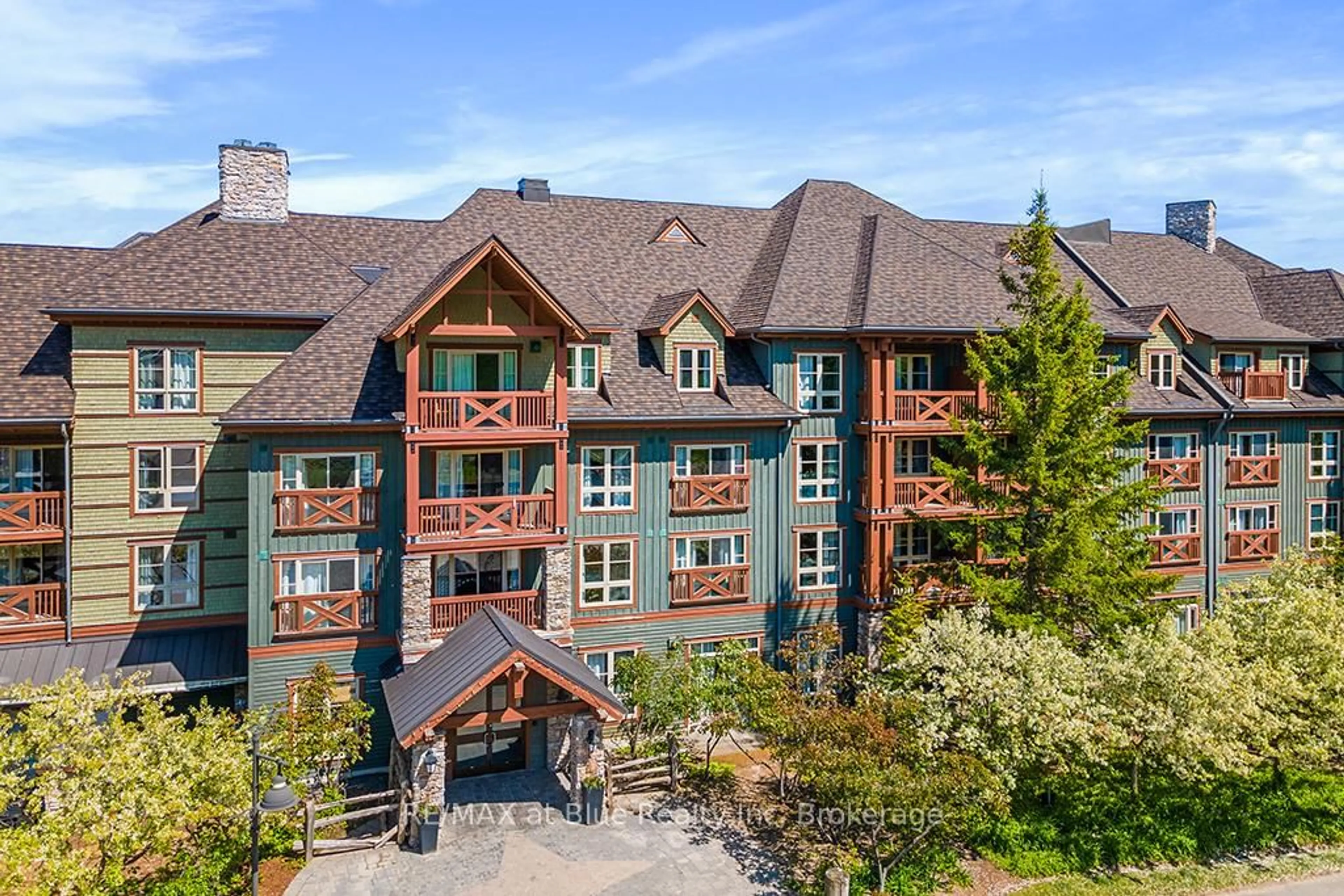 A pic from outside/outdoor area/front of a property/back of a property/a pic from drone, mountain view for 152 Jozo Weider Blvd #326, Blue Mountains Ontario L9Y 0V2