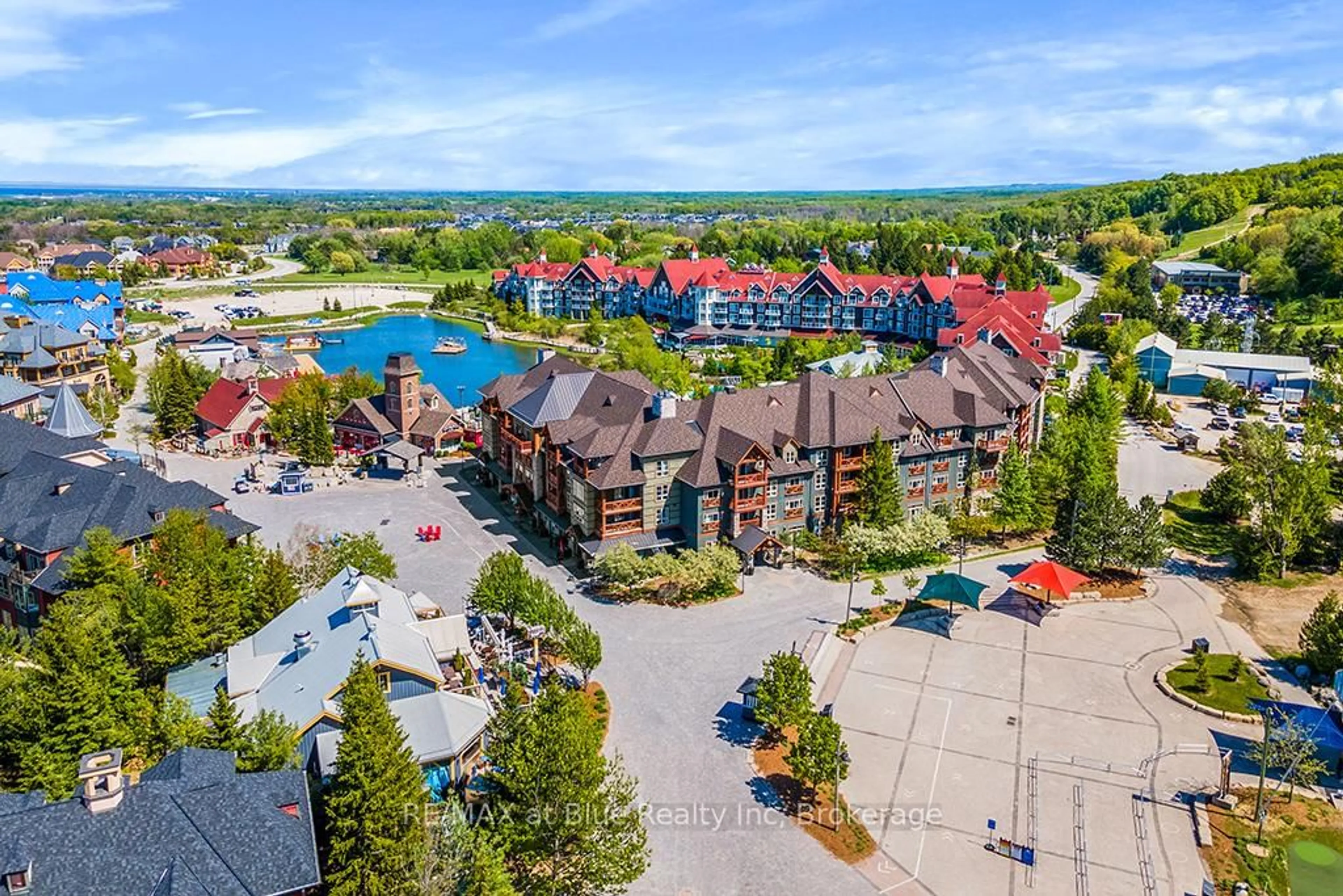 A pic from outside/outdoor area/front of a property/back of a property/a pic from drone, mountain view for 152 Jozo Weider Blvd #326, Blue Mountains Ontario L9Y 0V2