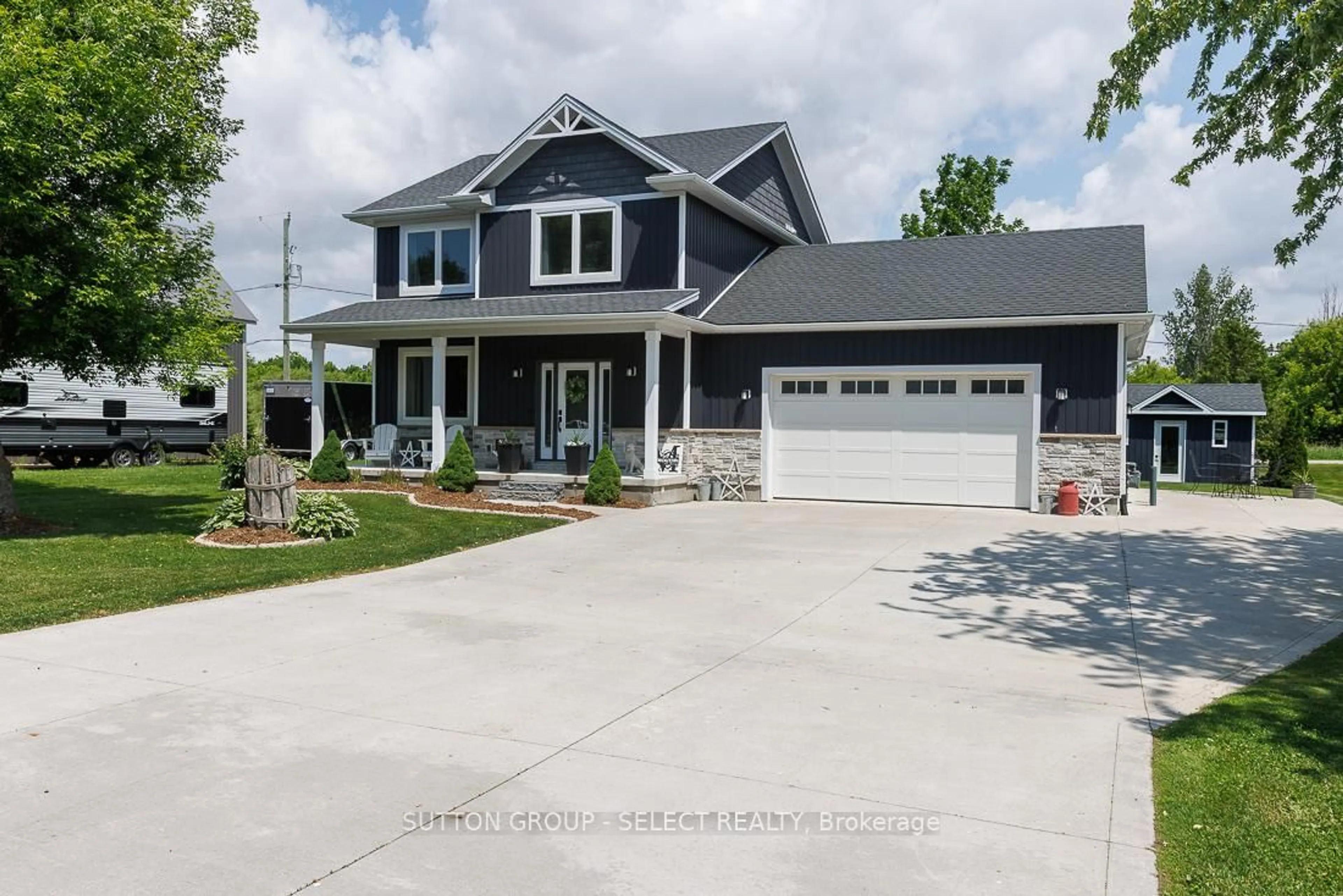 Home with vinyl exterior material, street for 51200 CENTRE St, Malahide Ontario N0L 2J0