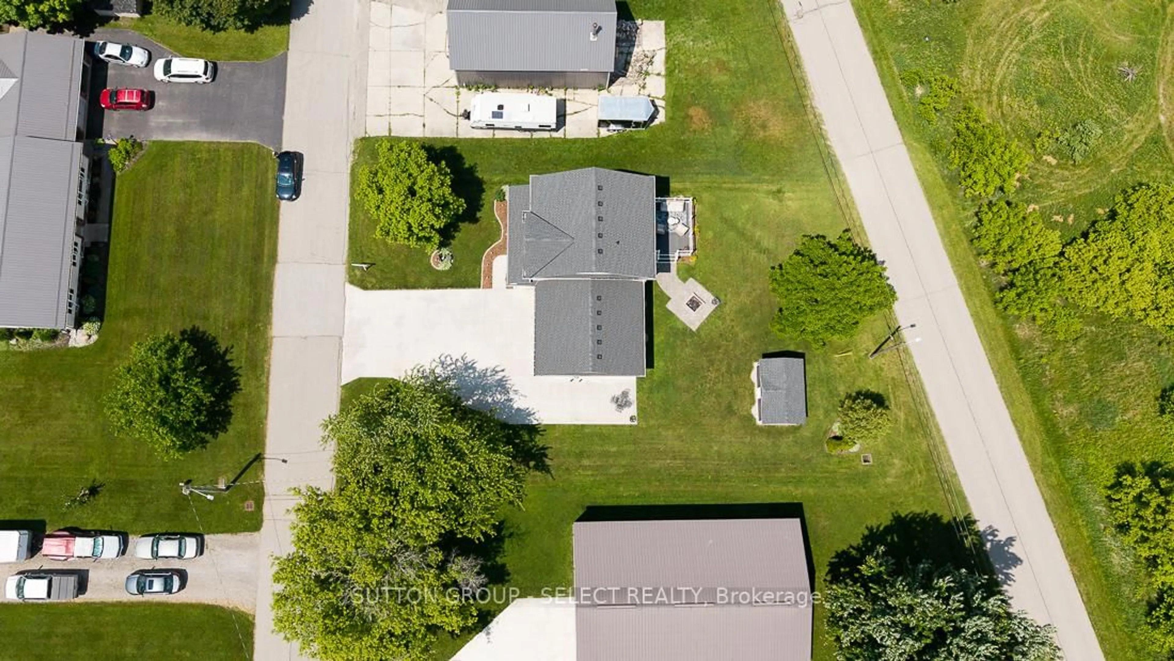 A pic from outside/outdoor area/front of a property/back of a property/a pic from drone, street for 51200 CENTRE St, Malahide Ontario N0L 2J0