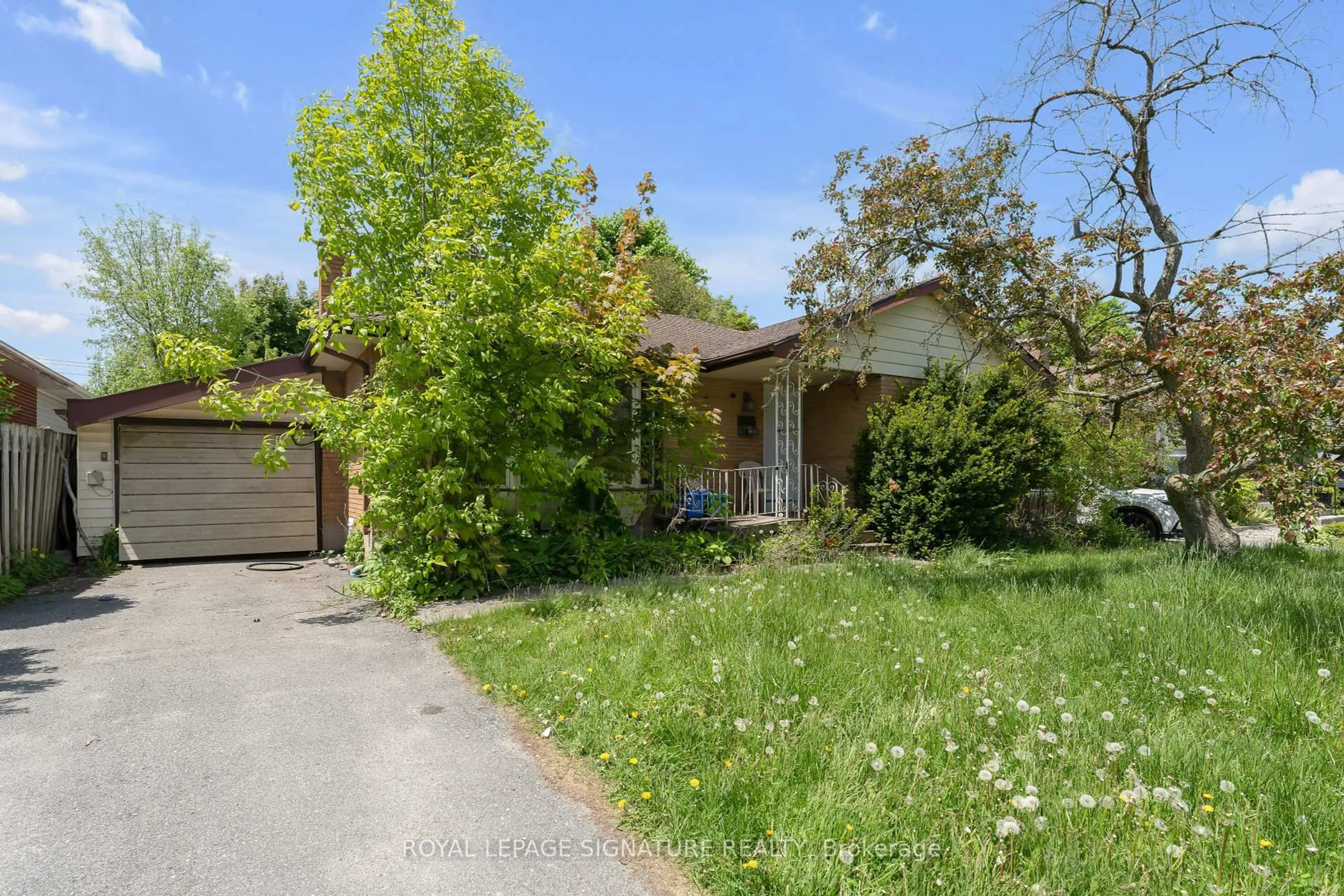 A pic from outside/outdoor area/front of a property/back of a property/a pic from drone, street for 282 Norman Rogers Dr, Kingston Ontario K7M 2R6