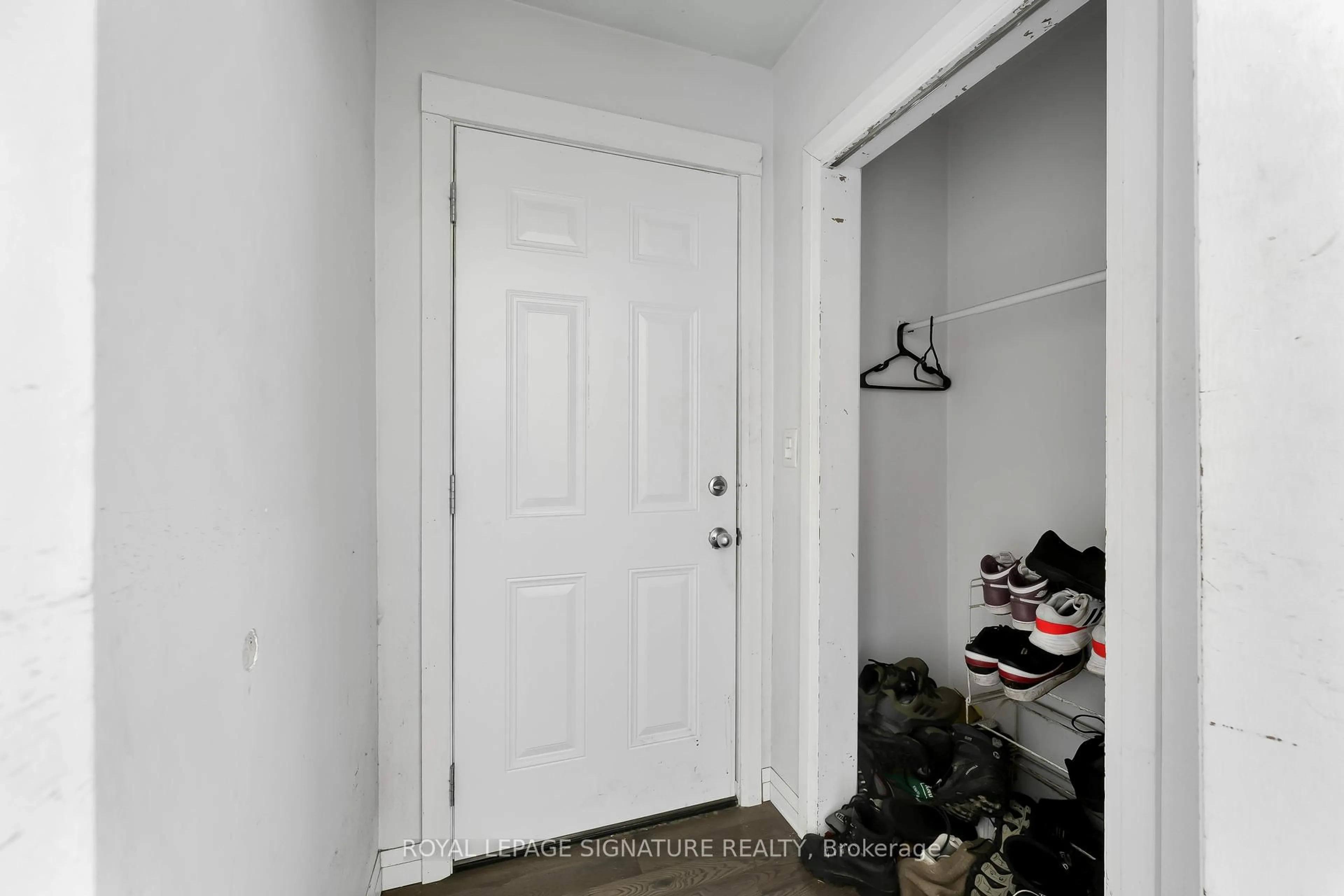 Indoor entryway for 282 Norman Rogers Dr, Kingston Ontario K7M 2R6