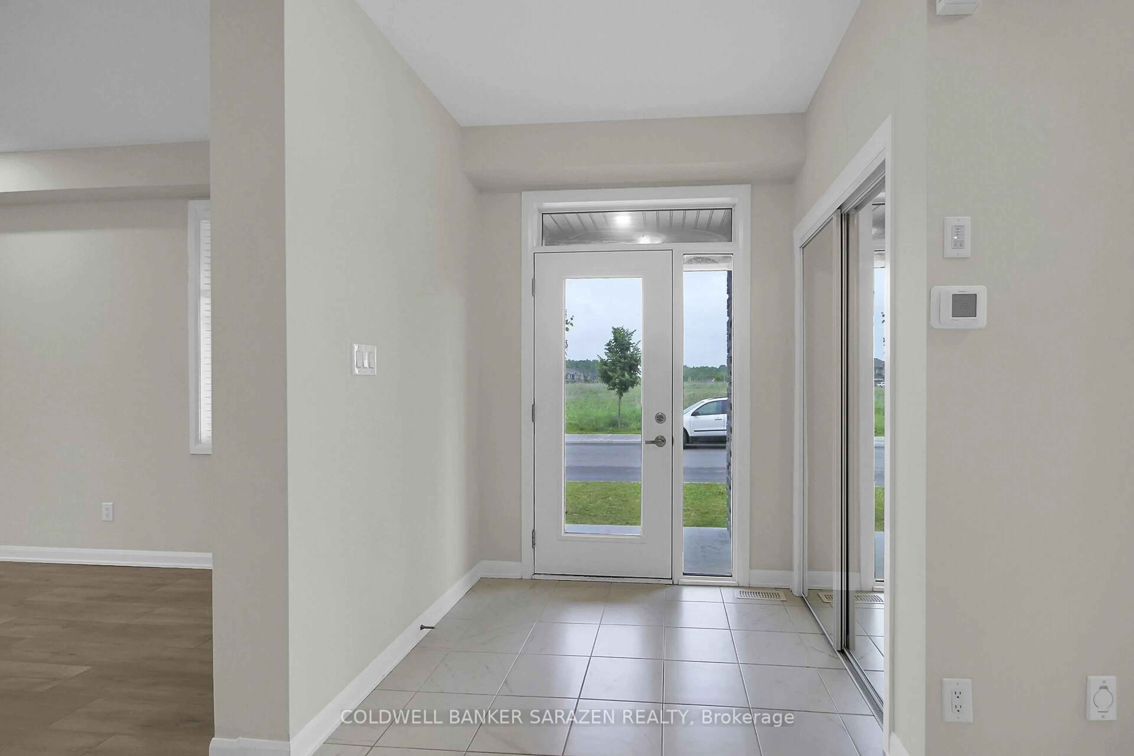 Indoor entryway for 396 ORANMORE Lane, Ottawa Ontario K2J 6Y6