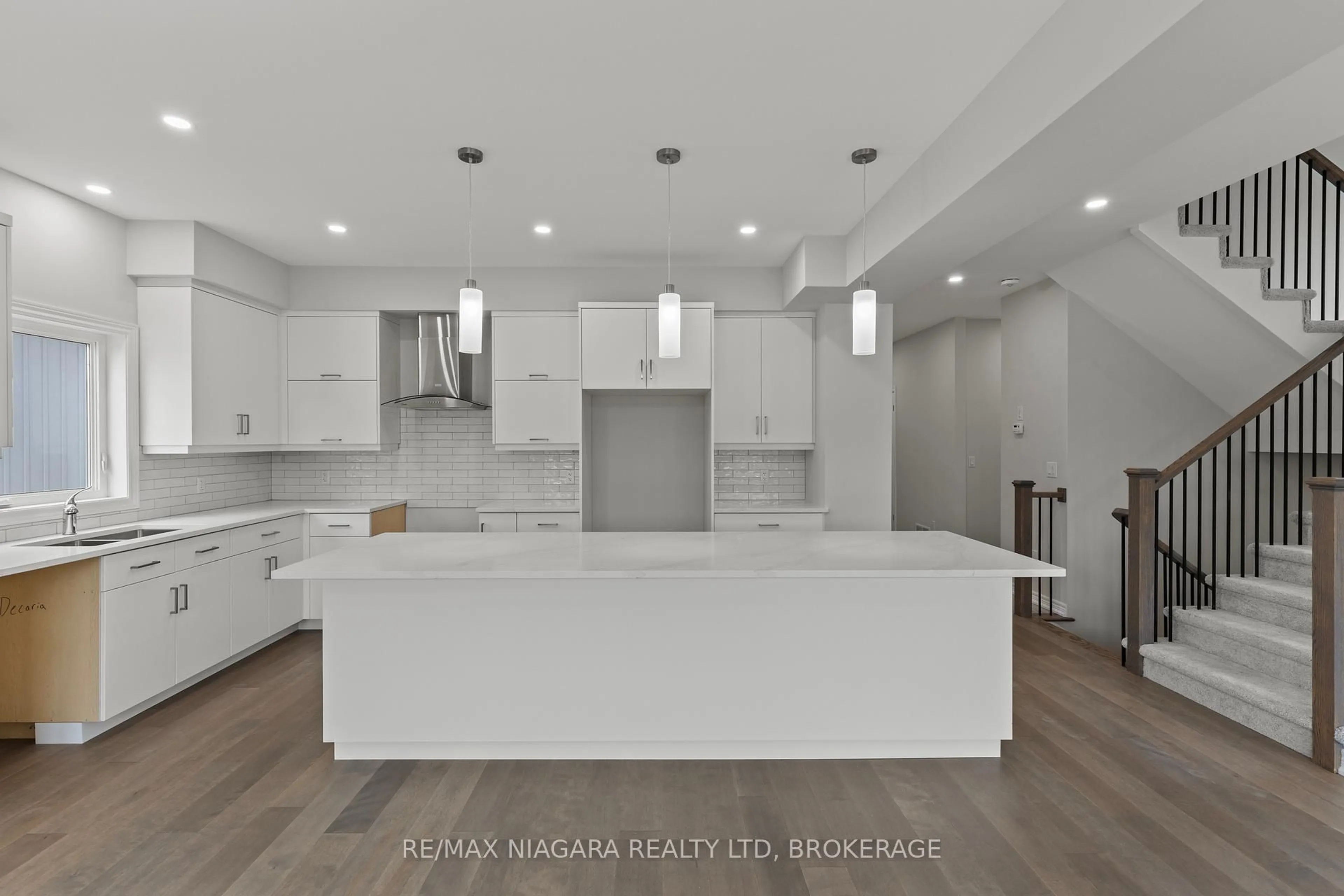 Open concept kitchen, unknown for 136 HODGKINS Ave, Thorold Ontario L2V 1M1