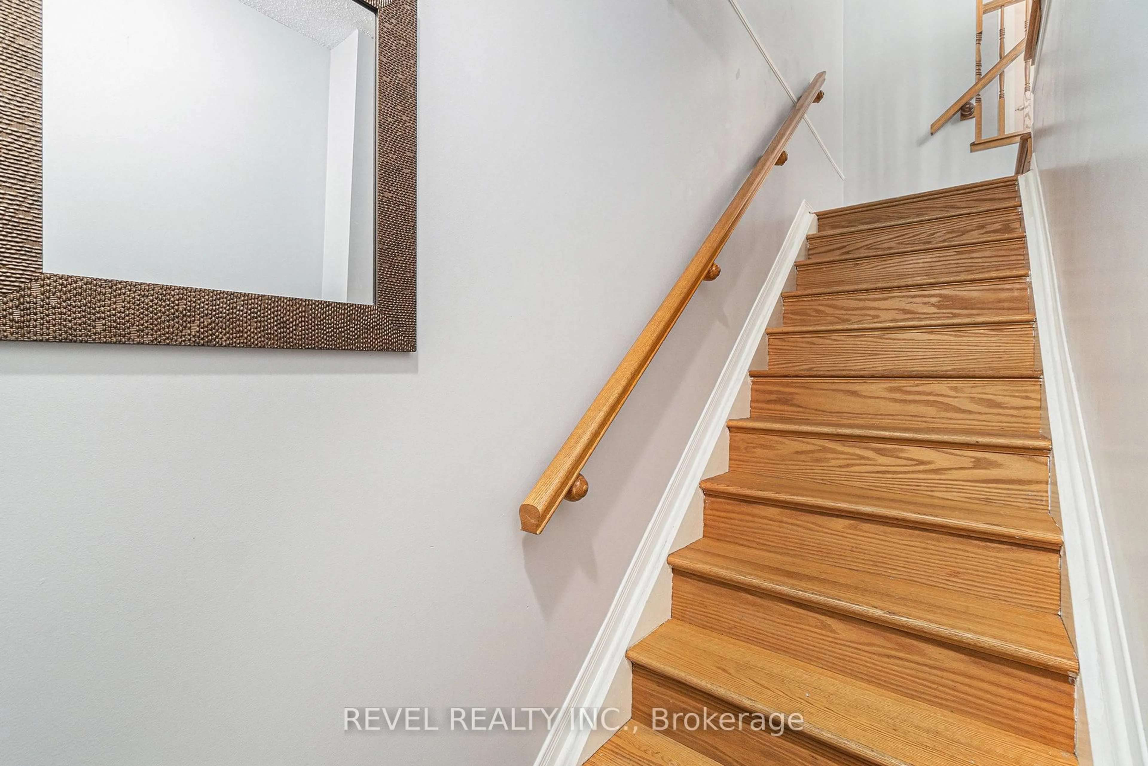 Stairs for 1512 Walkley Rd #26, Ottawa Ontario K1V 2G7