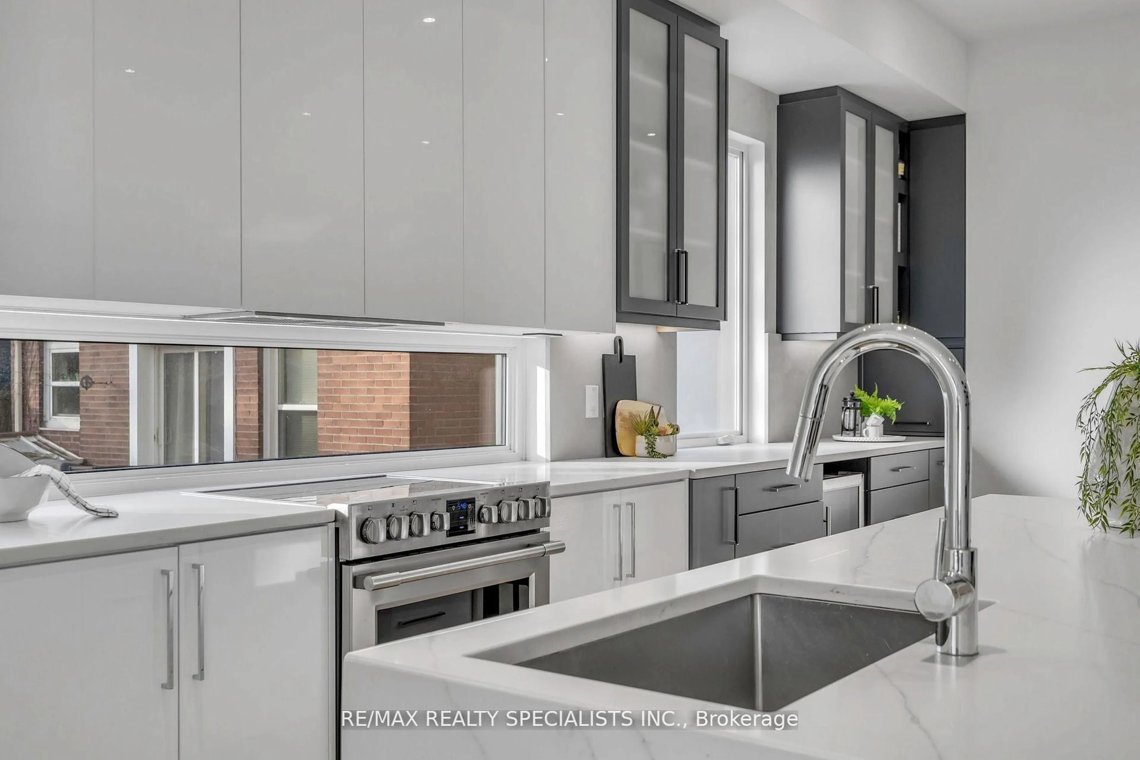 Contemporary kitchen, ceramic/tile floor for 435 Herkimer St, Hamilton Ontario L8P 2J4