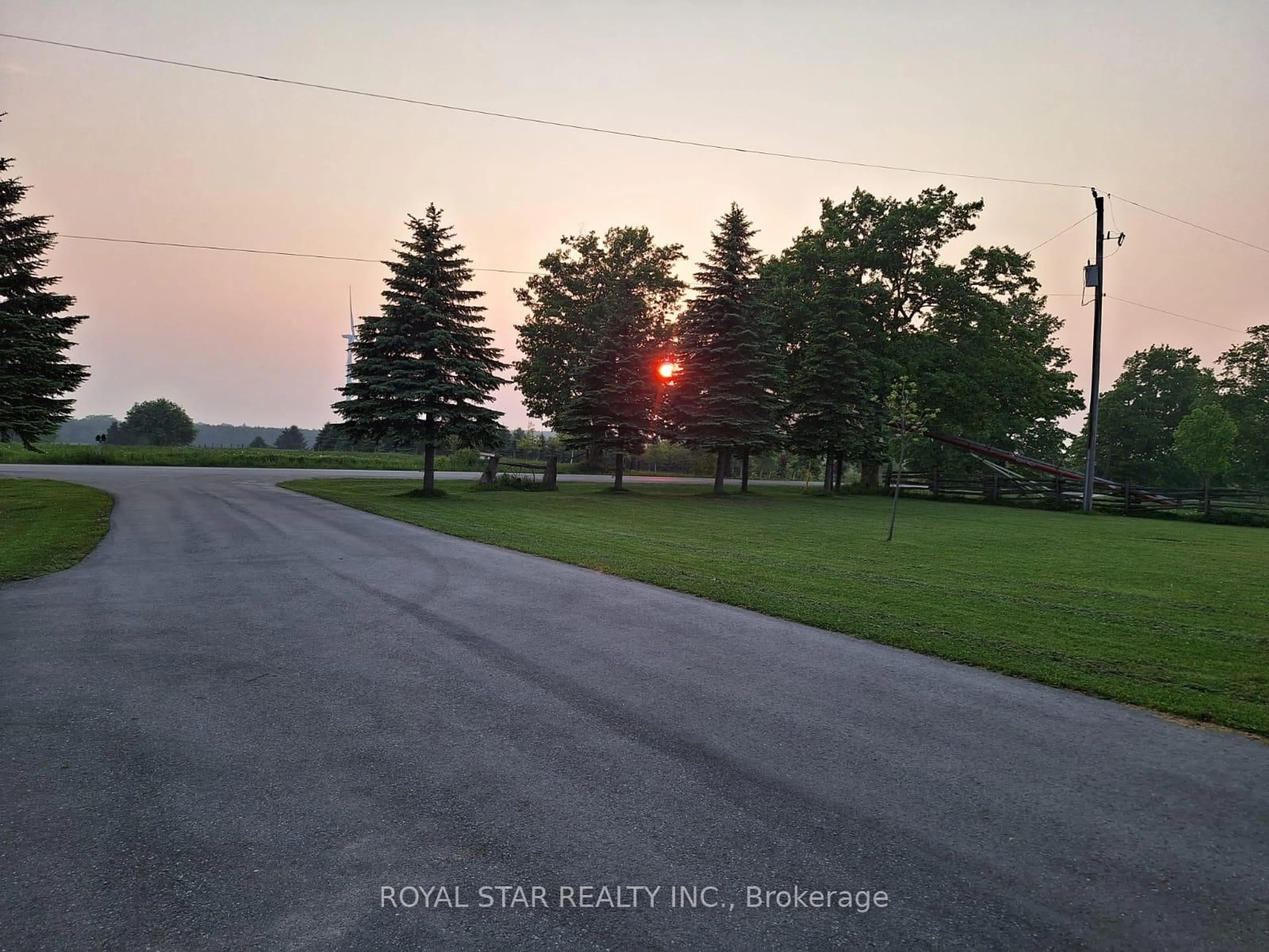 A pic from outside/outdoor area/front of a property/back of a property/a pic from drone, street for 554421 Mono Amaranth Town Line, Mono Ontario L9W 5M8