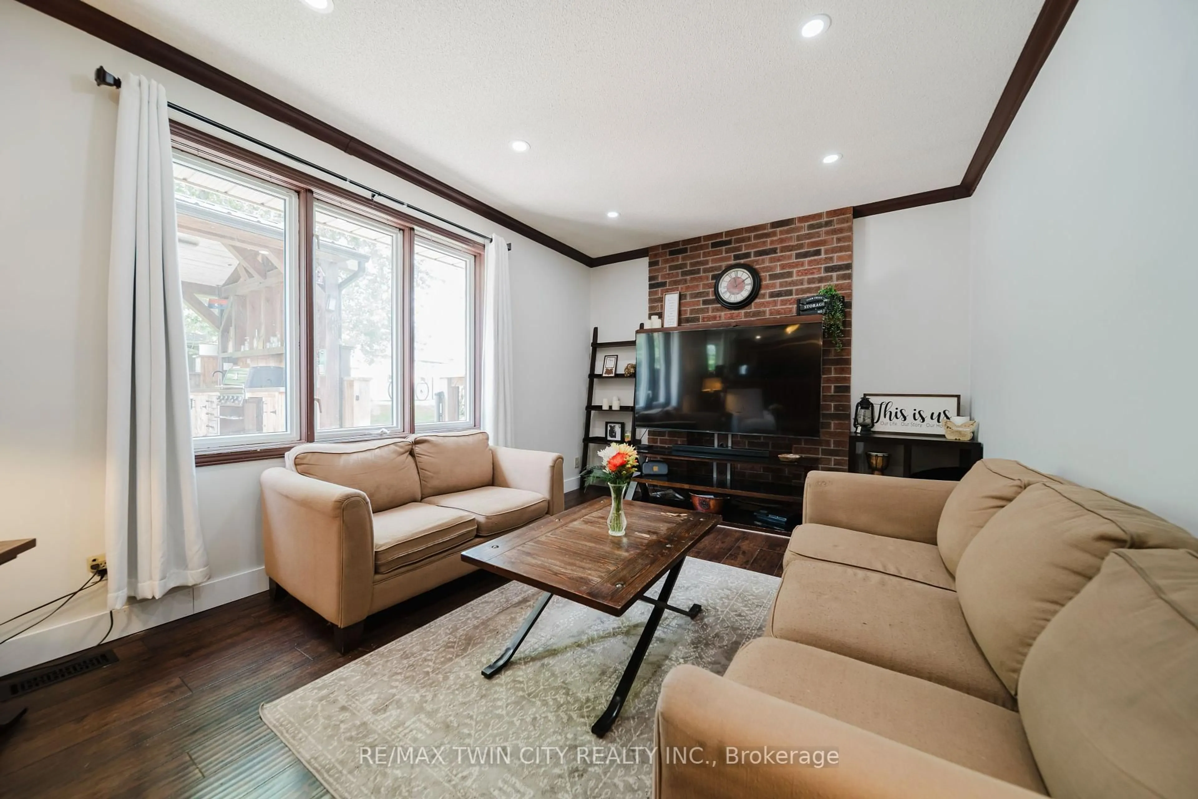 Living room with furniture, unknown for 17 Village Rd, Wellesley Ontario N0B 2T0