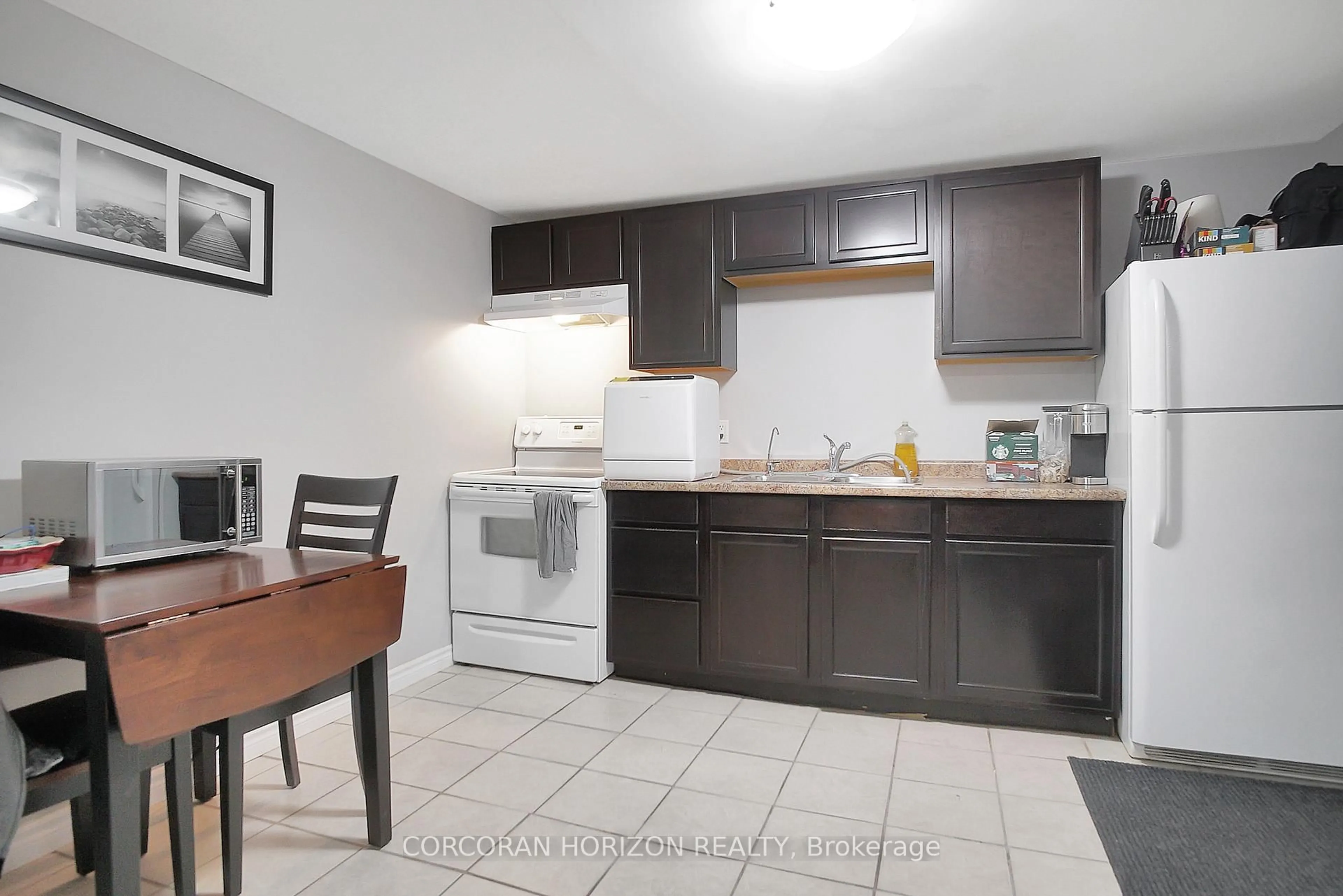 Standard kitchen, unknown for 17 Shaw Ave, Cambridge Ontario N3C 1E3