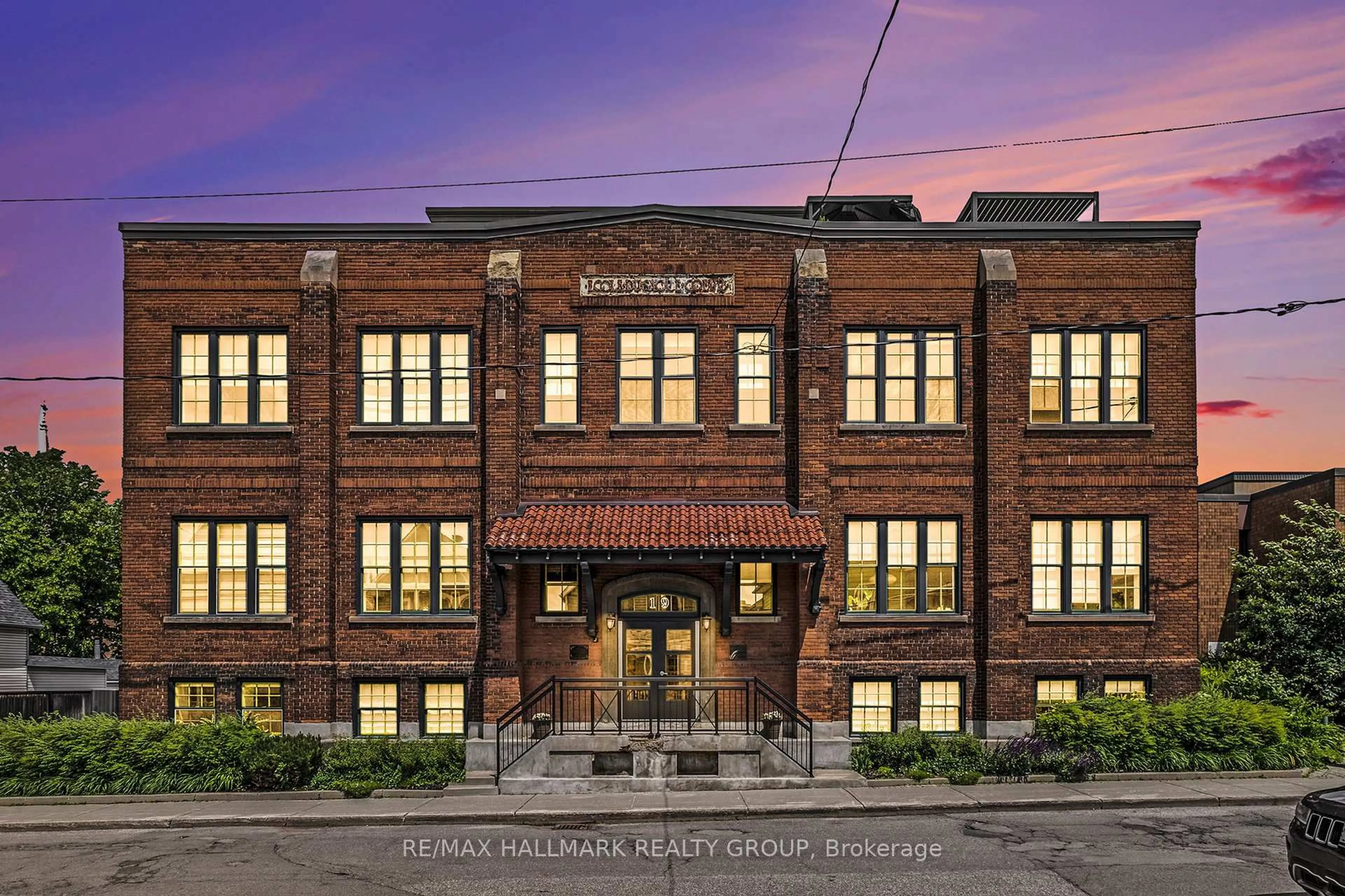 Home with brick exterior material, building for 19 Melrose Ave #201, Ottawa Ontario K1Y 1T8