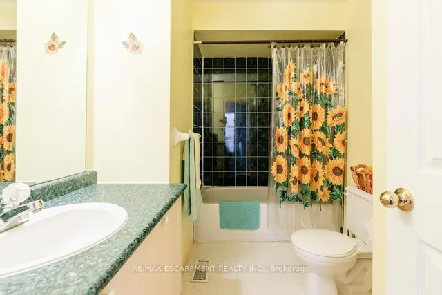 Additional property image - 31 Moss Blvd Unit 1
