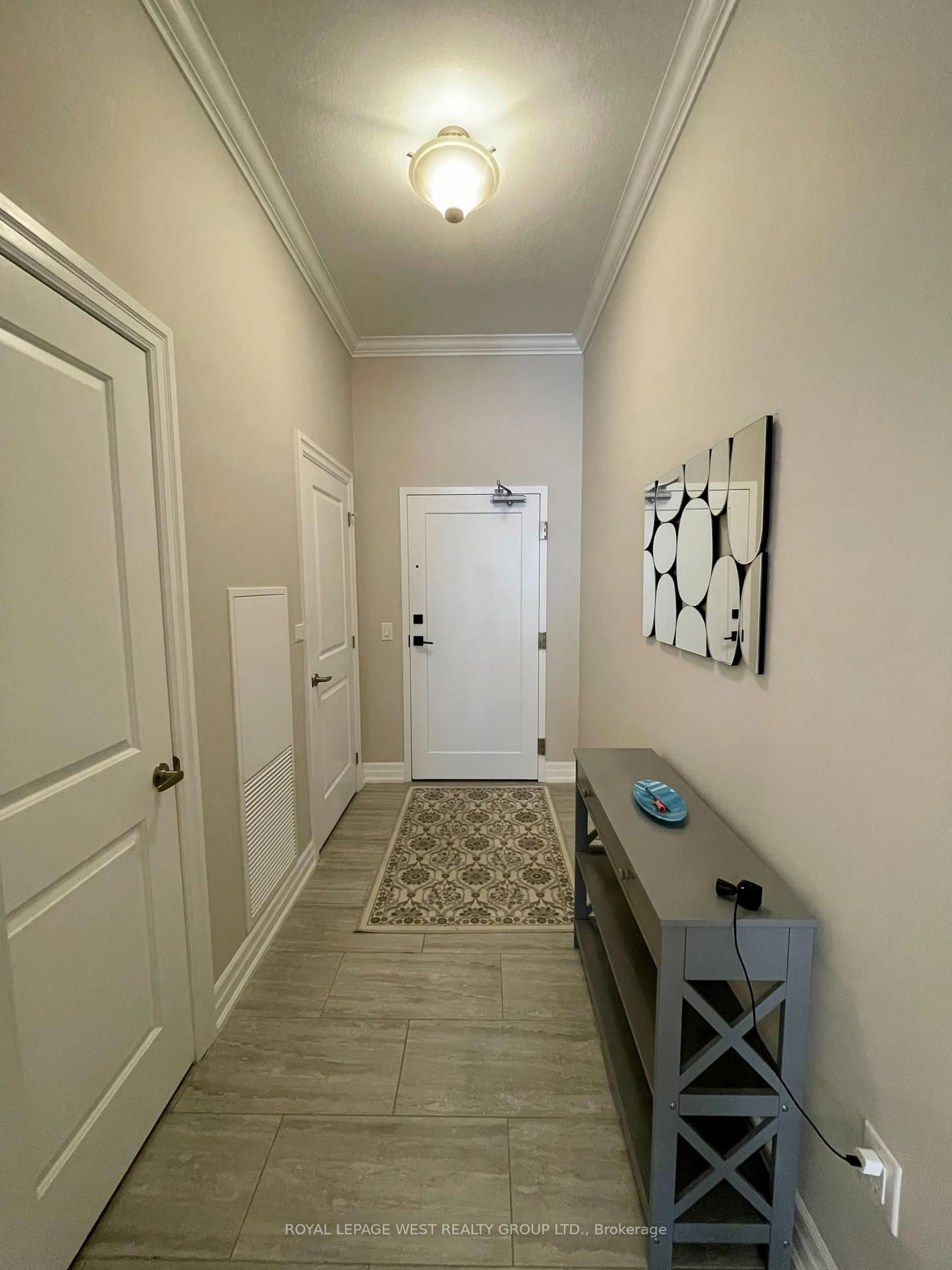 Indoor entryway for 1878 Gordon St #108, Guelph Ontario N1L 0P4