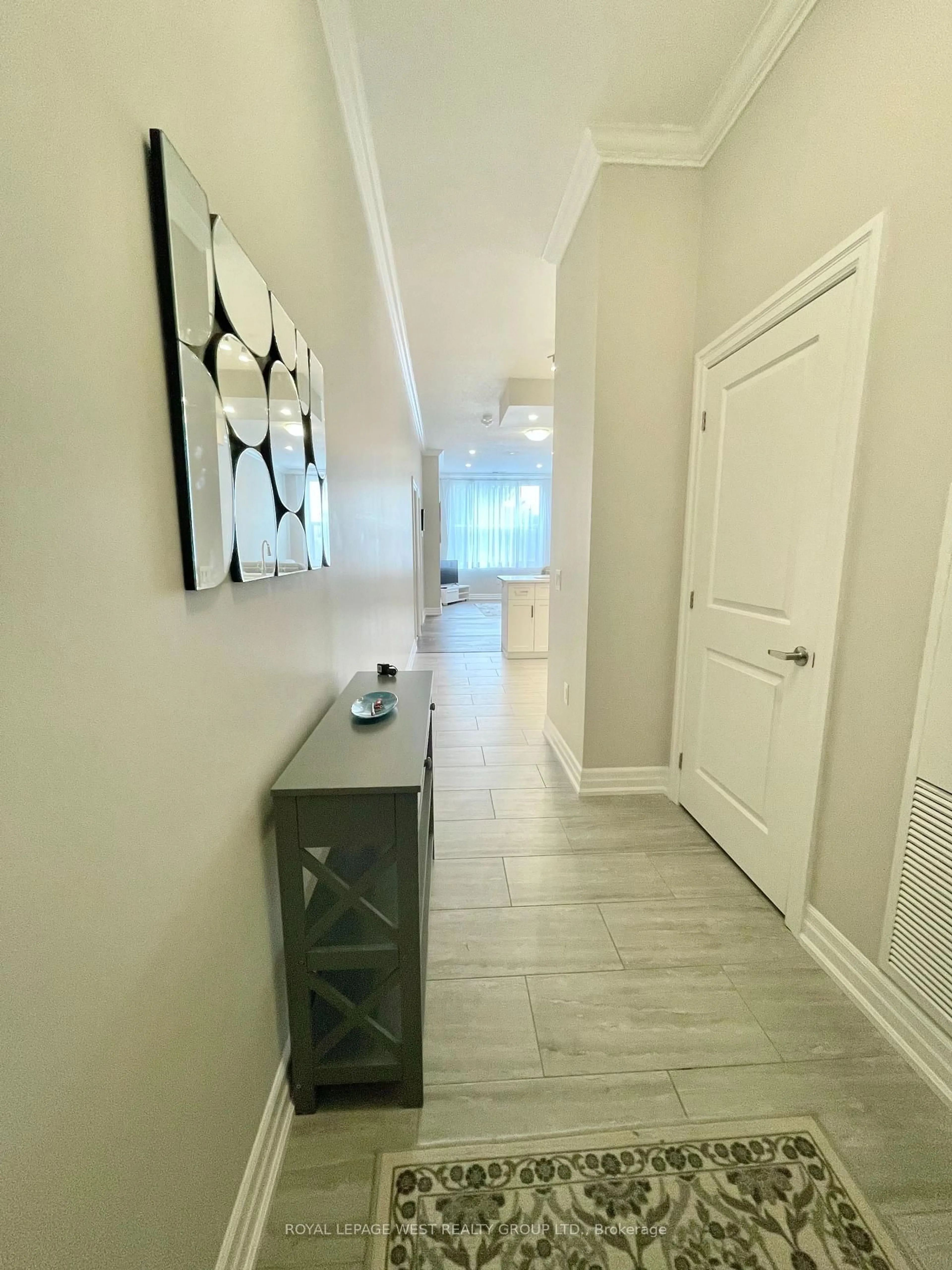 Indoor entryway for 1878 Gordon St #108, Guelph Ontario N1L 0P4