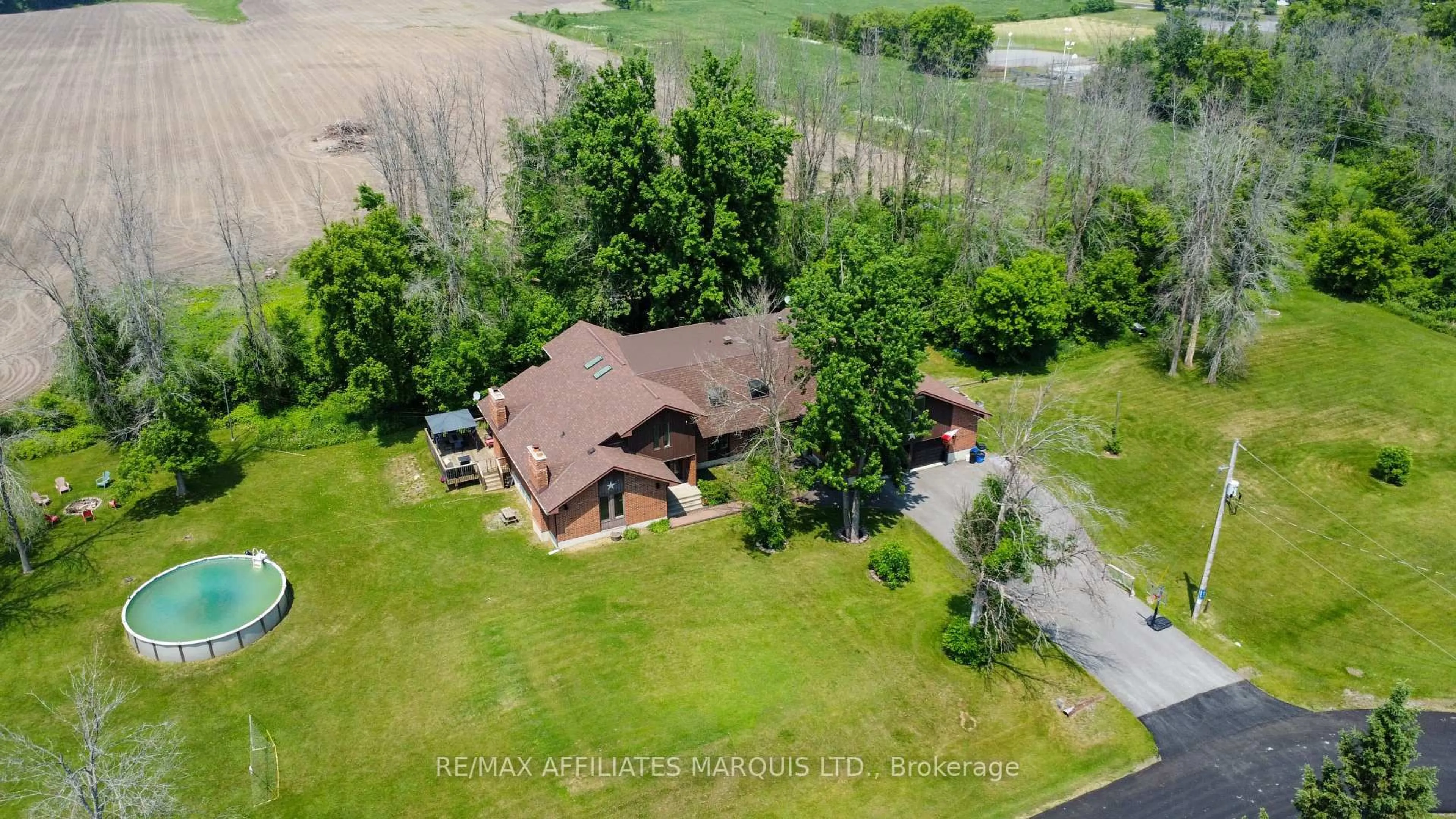 A pic from outside/outdoor area/front of a property/back of a property/a pic from drone, unknown for 18467 Andre Ave, South Glengarry Ontario K0C 1S0