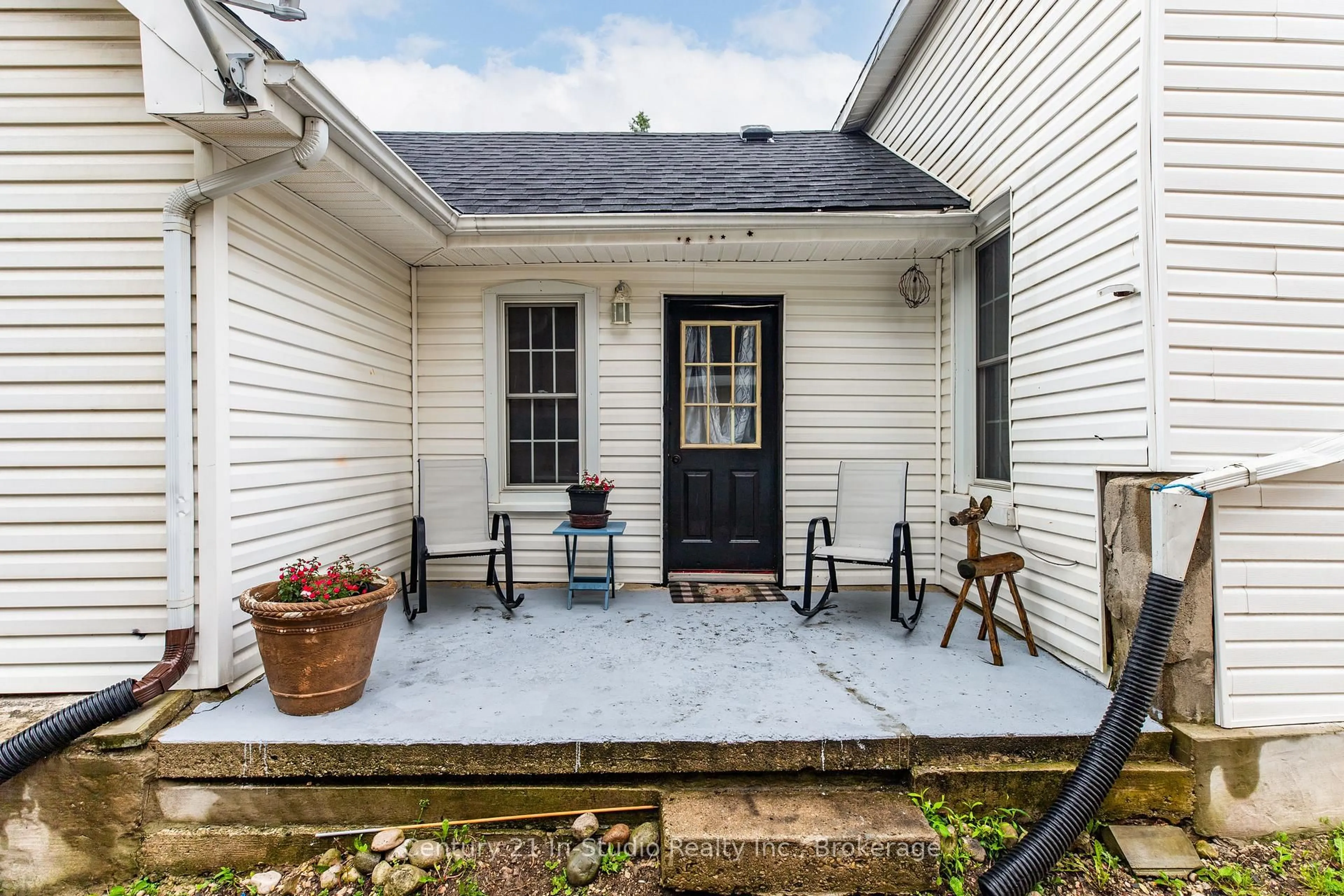 Patio, street for 215 GARAFRAXA St, West Grey Ontario N0G 1R0