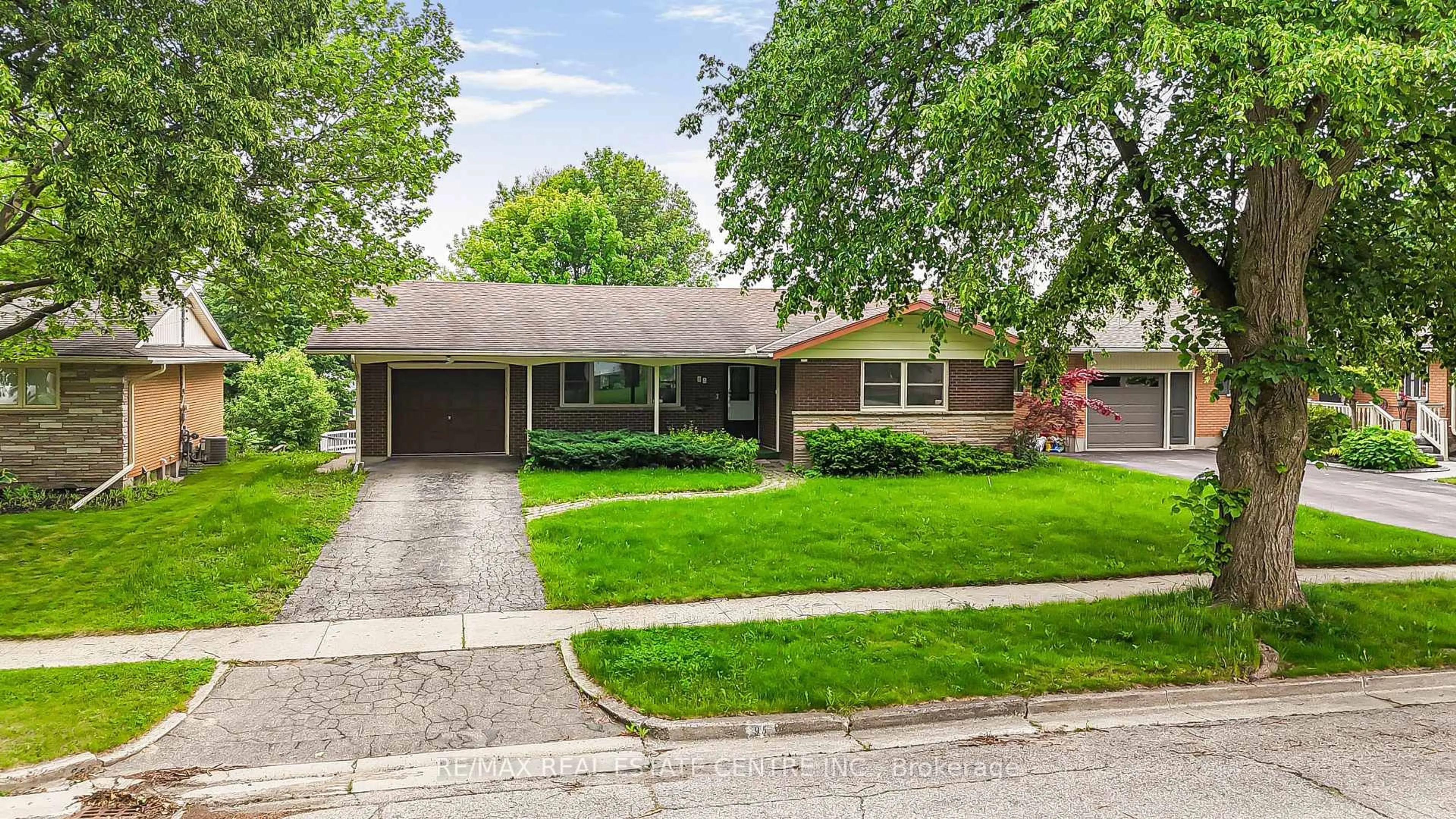 Home with vinyl exterior material, street for 95 Ripplewood Cres, Kitchener Ontario N2M 4R9