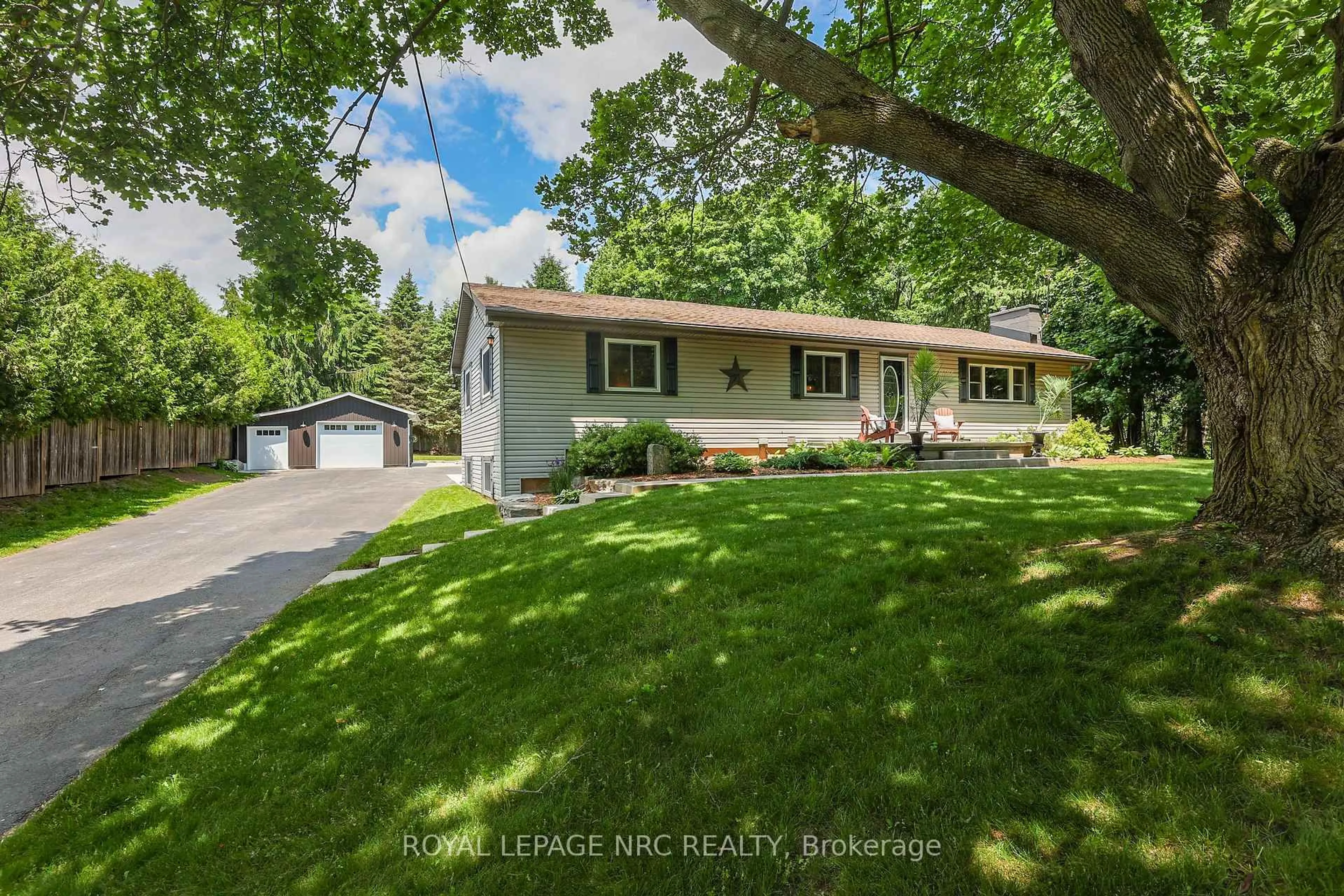 A pic from outside/outdoor area/front of a property/back of a property/a pic from drone, unknown for 577 Canboro Rd, Pelham Ontario L0S 1C0
