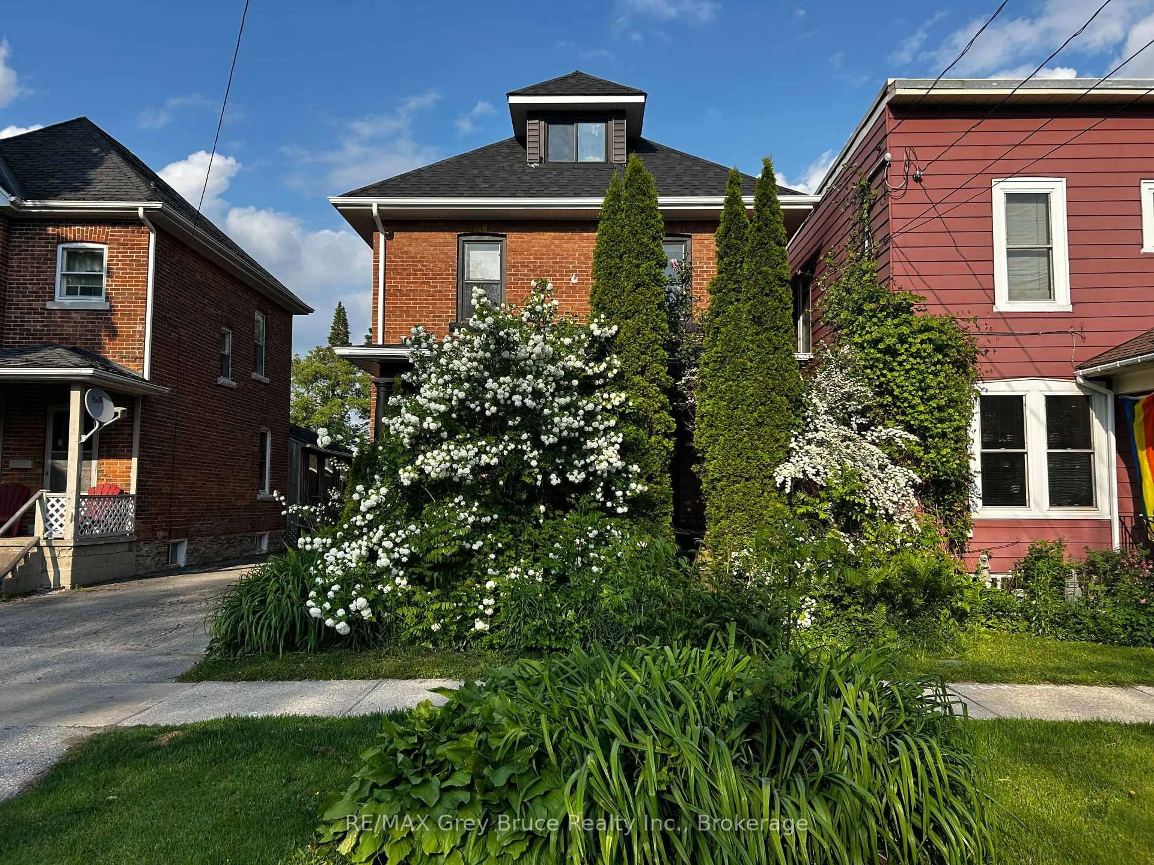 Home with brick exterior material, street for 1155 3rd Ave, Owen Sound Ontario N4K 4P9