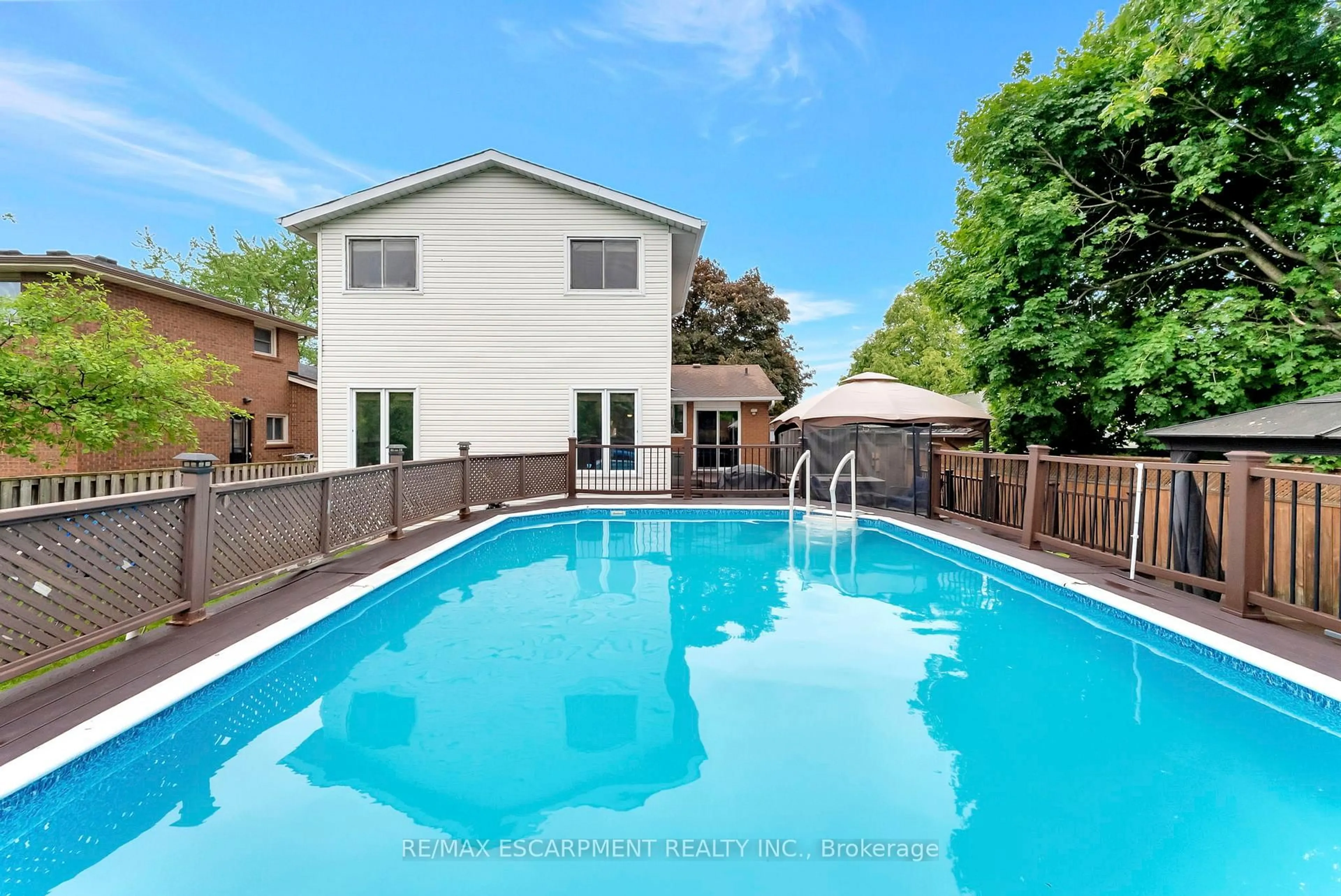 Pool for 187 DARLINGTON Dr, Hamilton Ontario L9C 2M4
