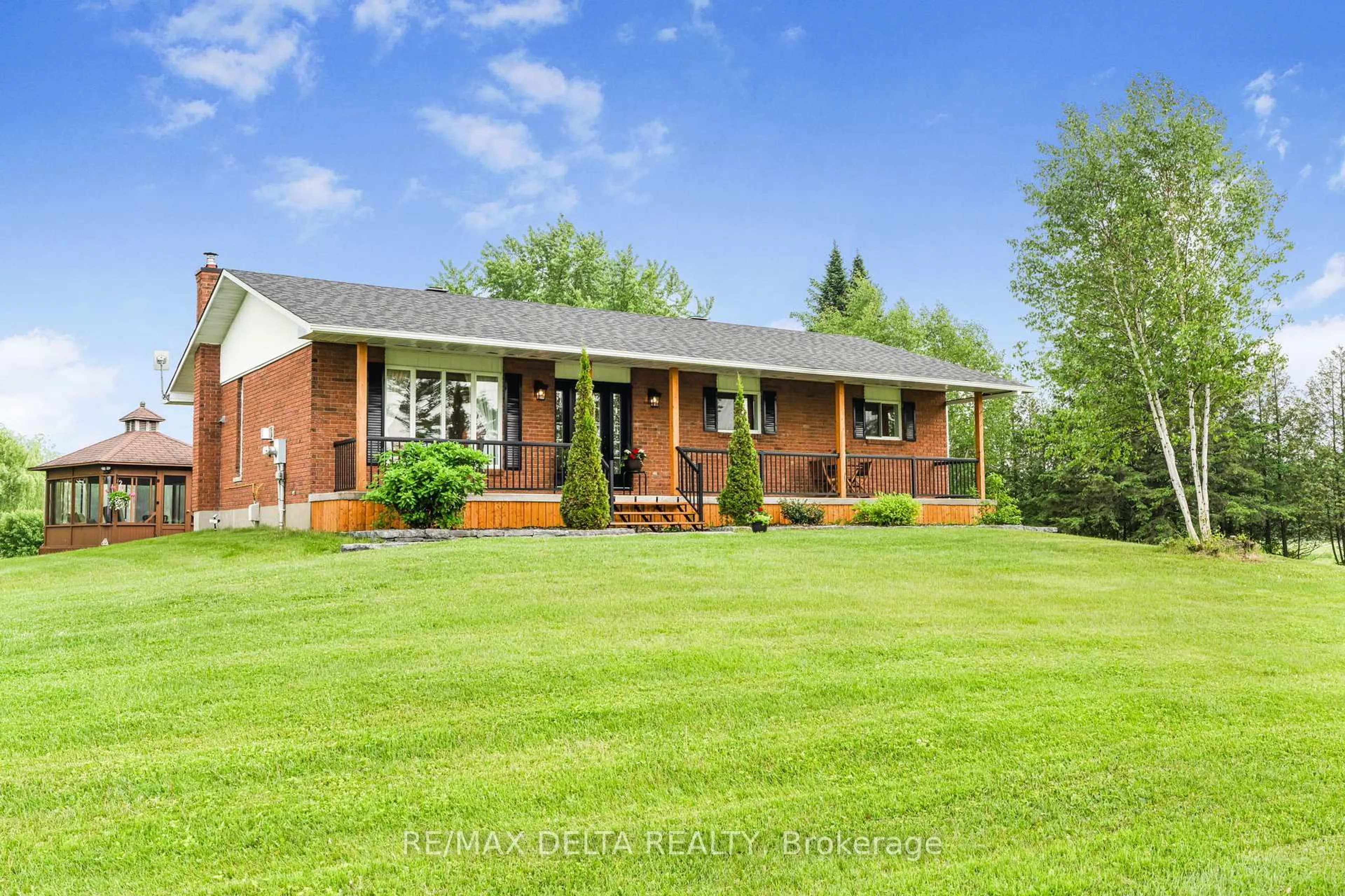 Home with brick exterior material, unknown for 1730 Concession 6 Rd, Alfred and Plantagenet Ontario K0B 1L0