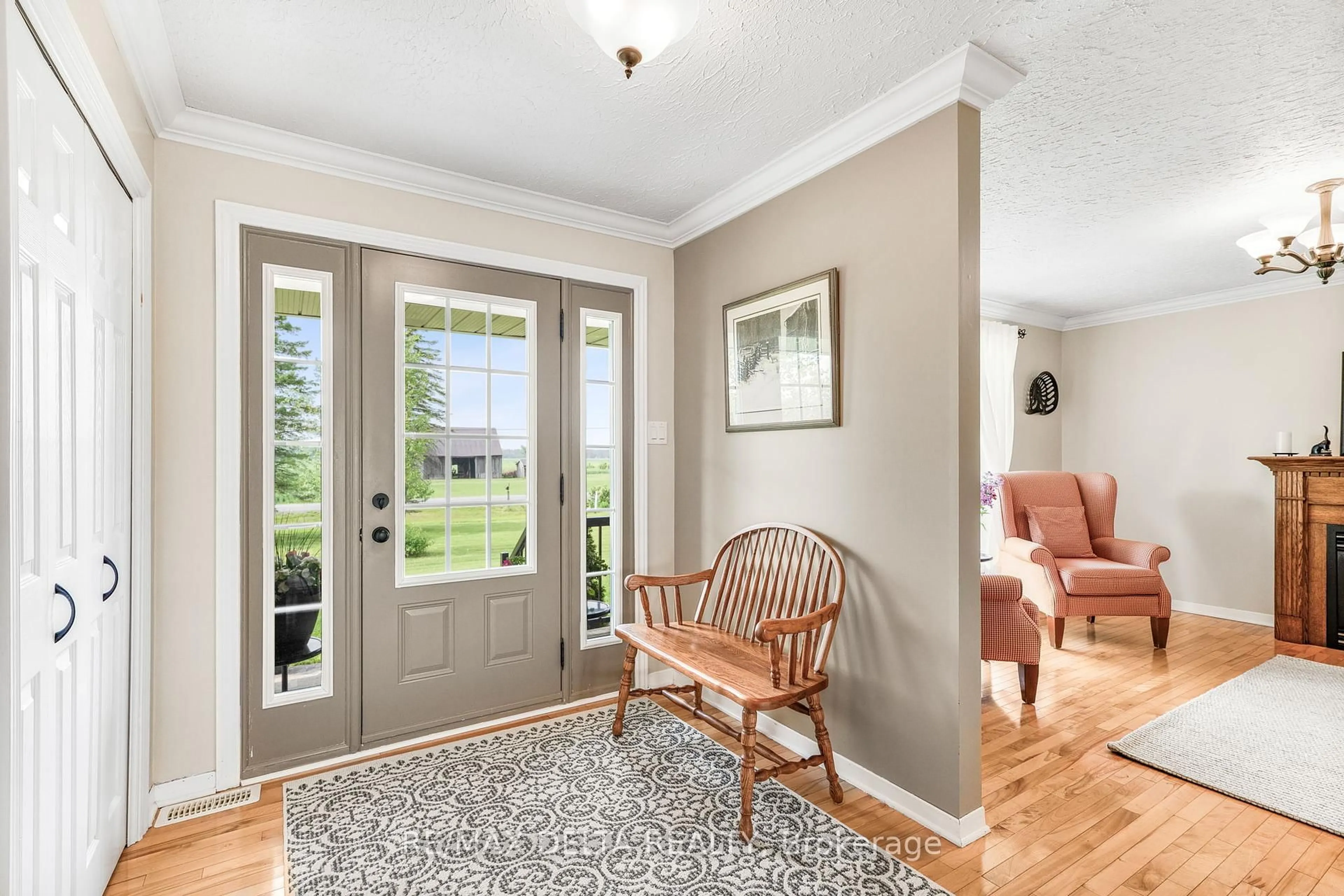 Indoor entryway for 1730 Concession 6 Rd, Alfred and Plantagenet Ontario K0B 1L0
