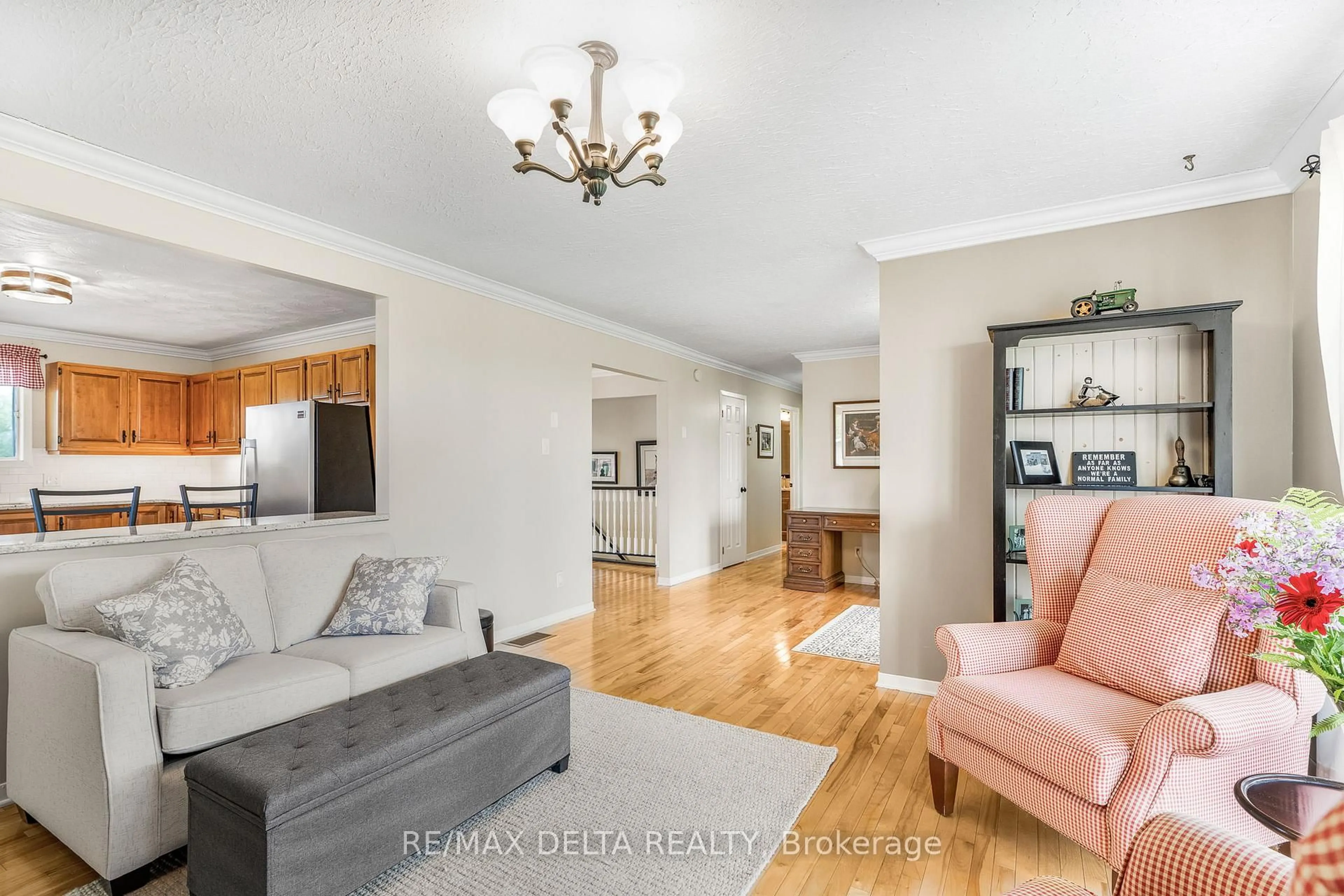 Living room with furniture, wood/laminate floor for 1730 Concession 6 Rd, Alfred and Plantagenet Ontario K0B 1L0