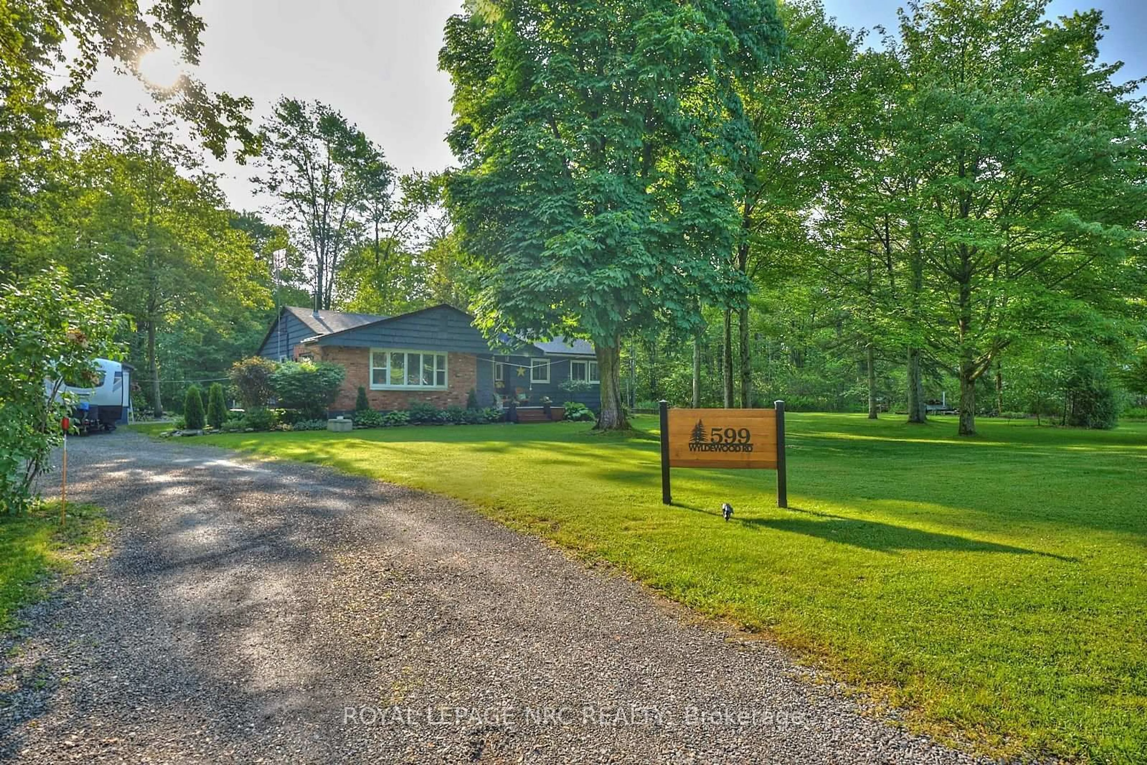 A pic from outside/outdoor area/front of a property/back of a property/a pic from drone, unknown for 599 Wyldewood Rd, Port Colborne Ontario L0S 1R0