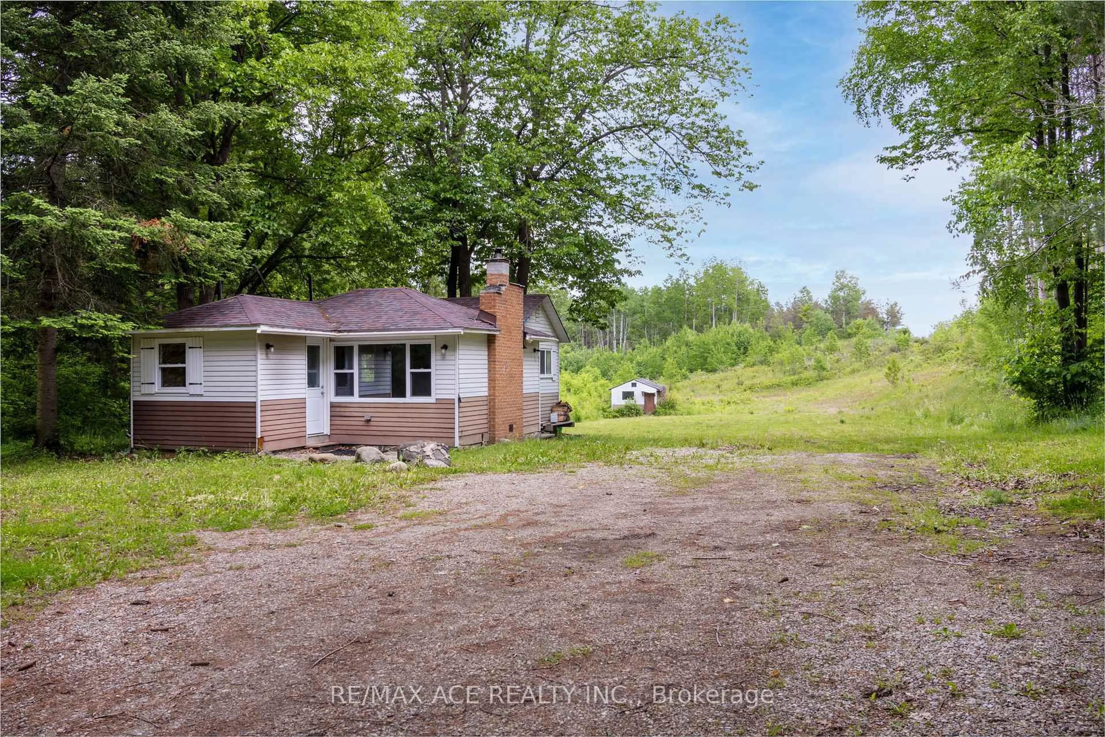 A pic from outside/outdoor area/front of a property/back of a property/a pic from drone, unknown for 938289 Airport Rd, Mulmur Ontario L9V 0M1