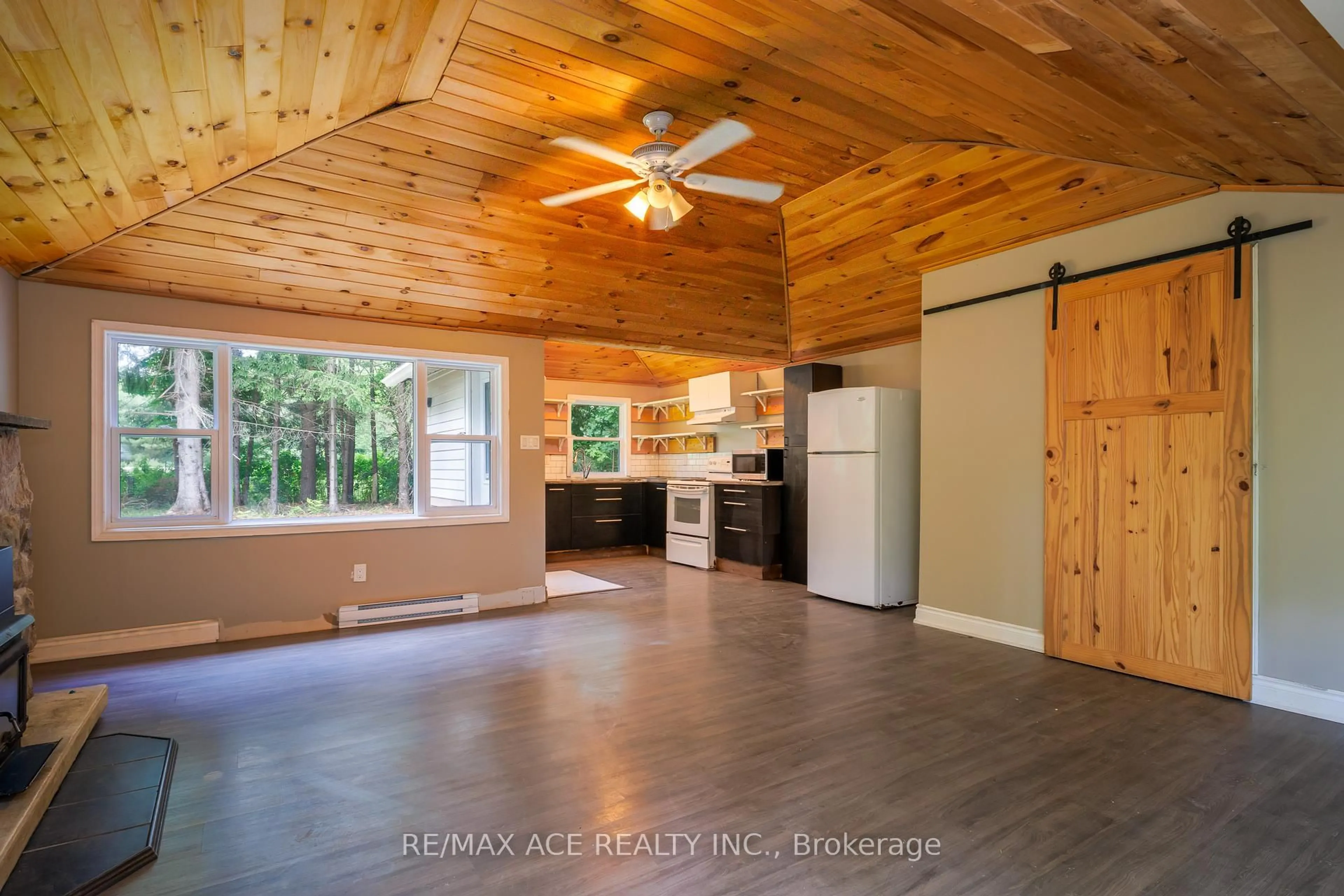 Open concept kitchen, unknown for 938289 Airport Rd, Mulmur Ontario L9V 0M1