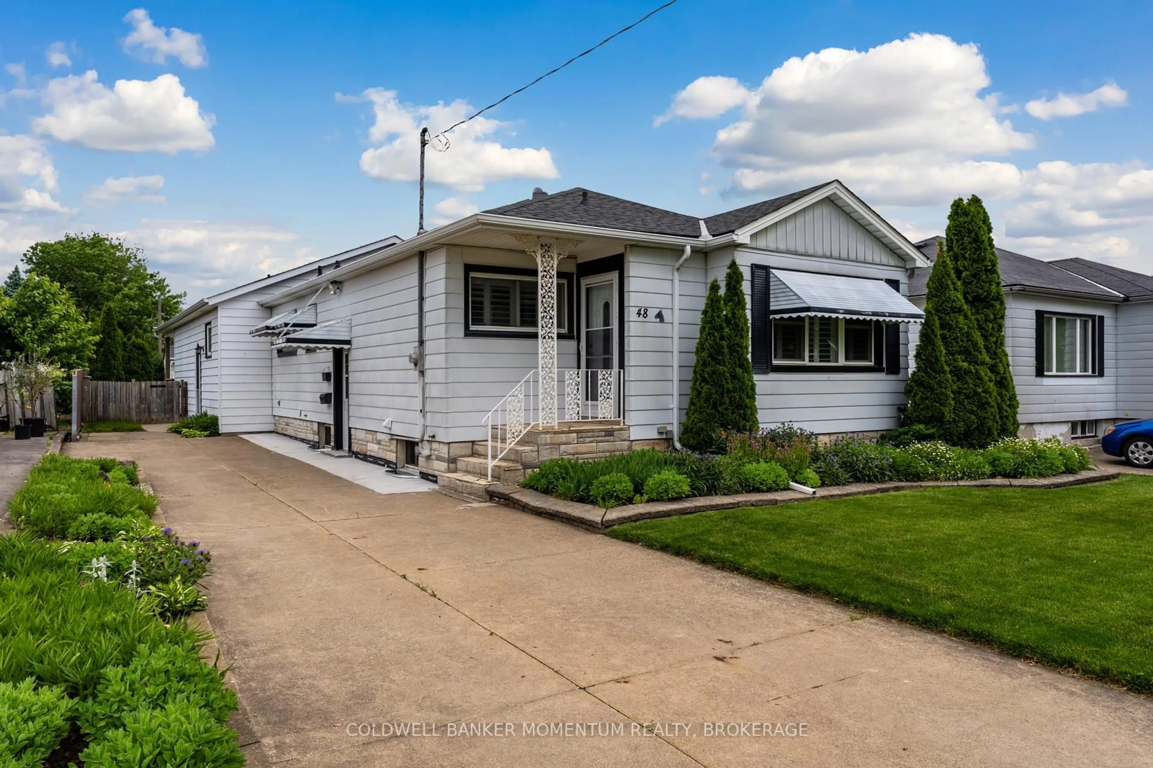 Home with vinyl exterior material, street for 48 Mcdonald Ave, Thorold Ontario L2V 3E6