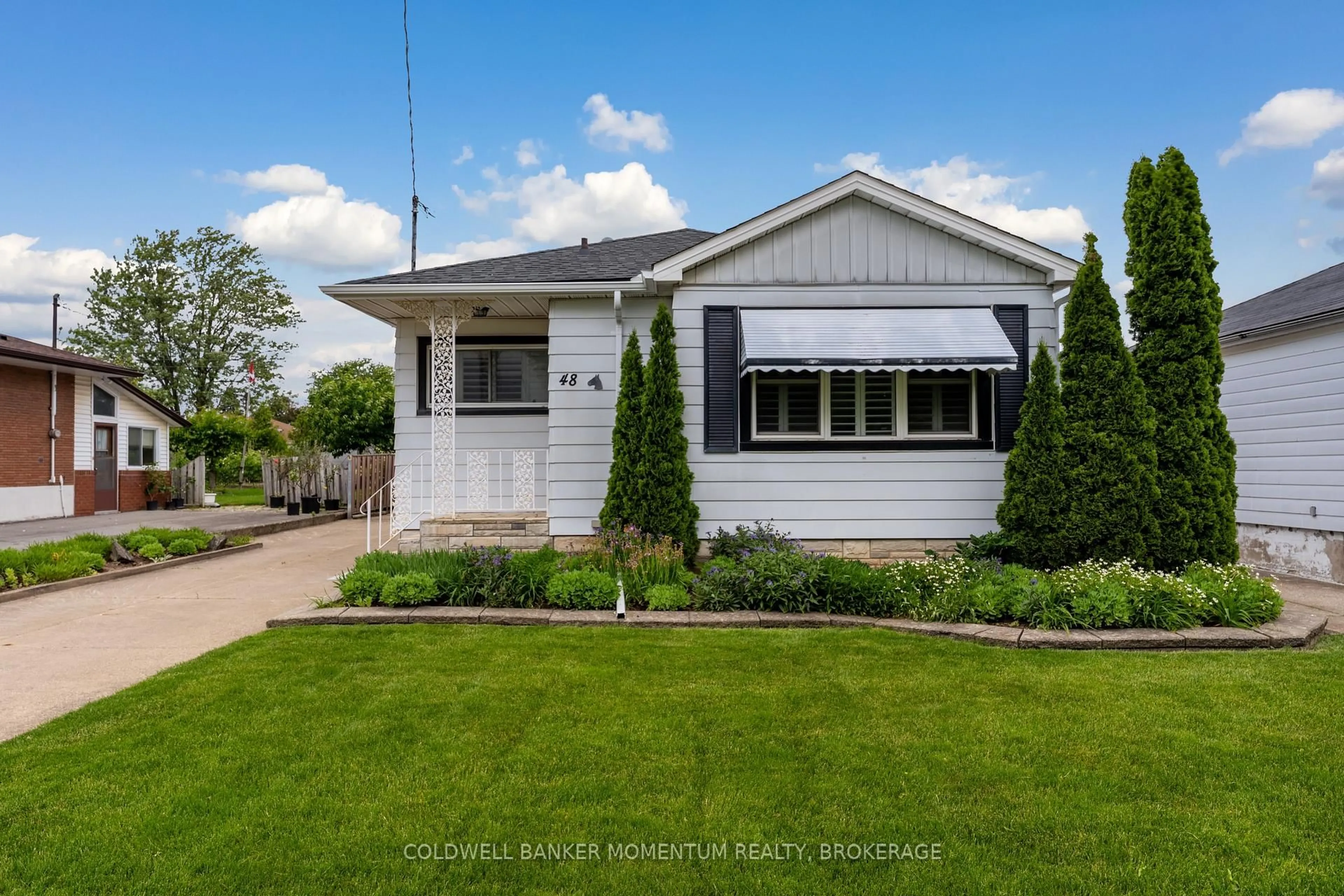 Home with vinyl exterior material, street for 48 Mcdonald Ave, Thorold Ontario L2V 3E6