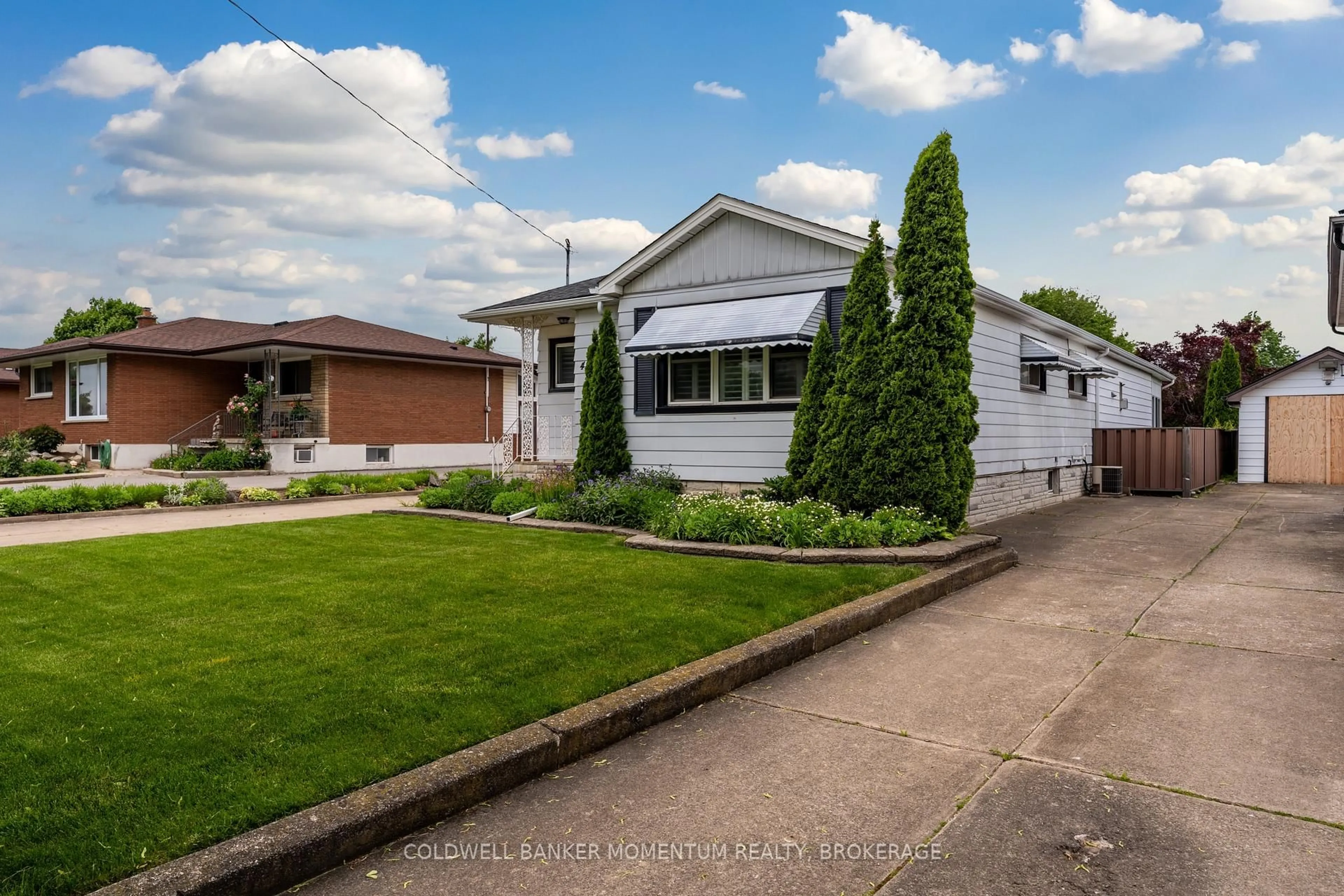 Home with vinyl exterior material, street for 48 Mcdonald Ave, Thorold Ontario L2V 3E6