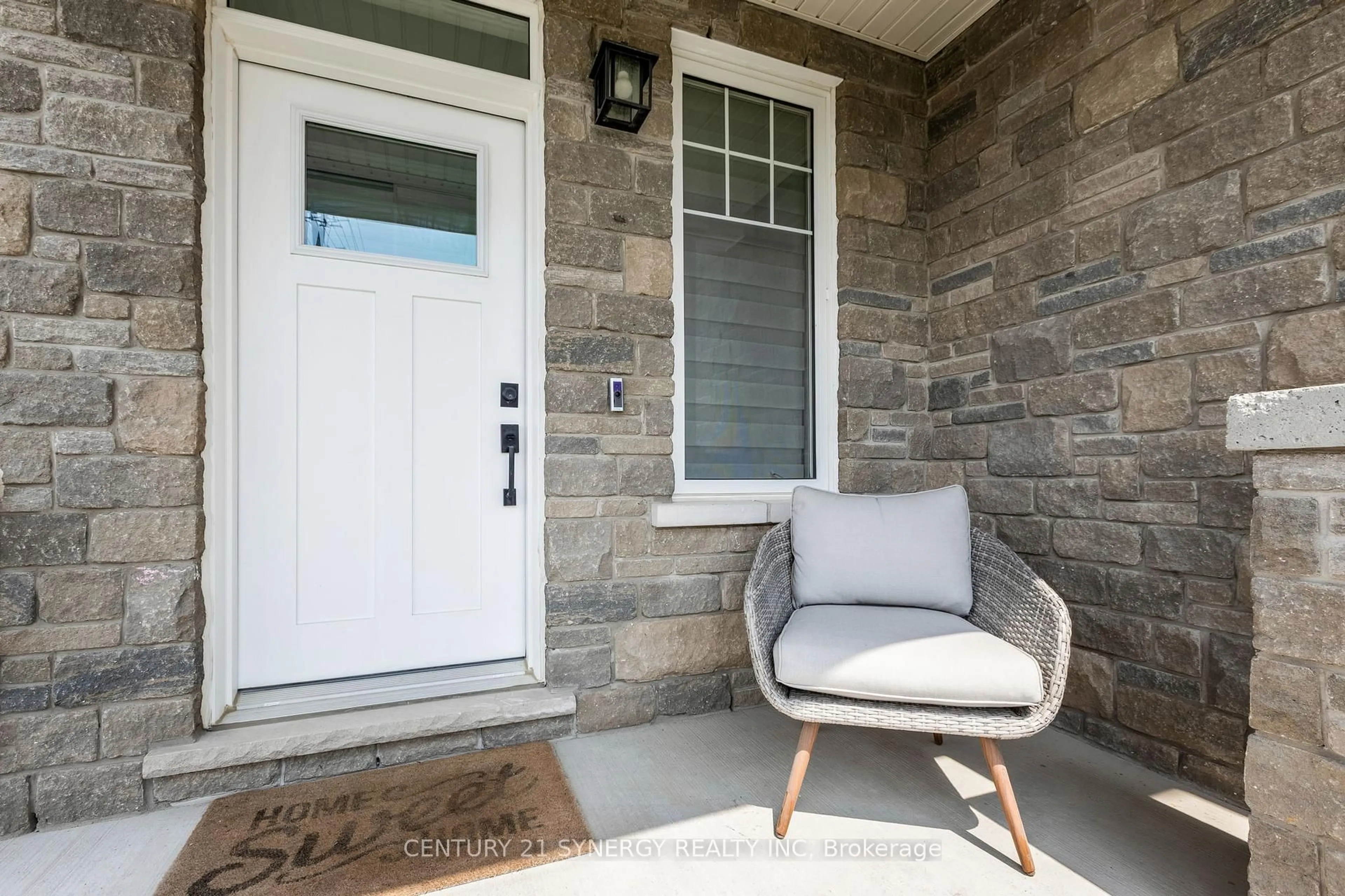 Indoor entryway for 124 Equitation Circ, Richmond Ontario K0A 2Z0