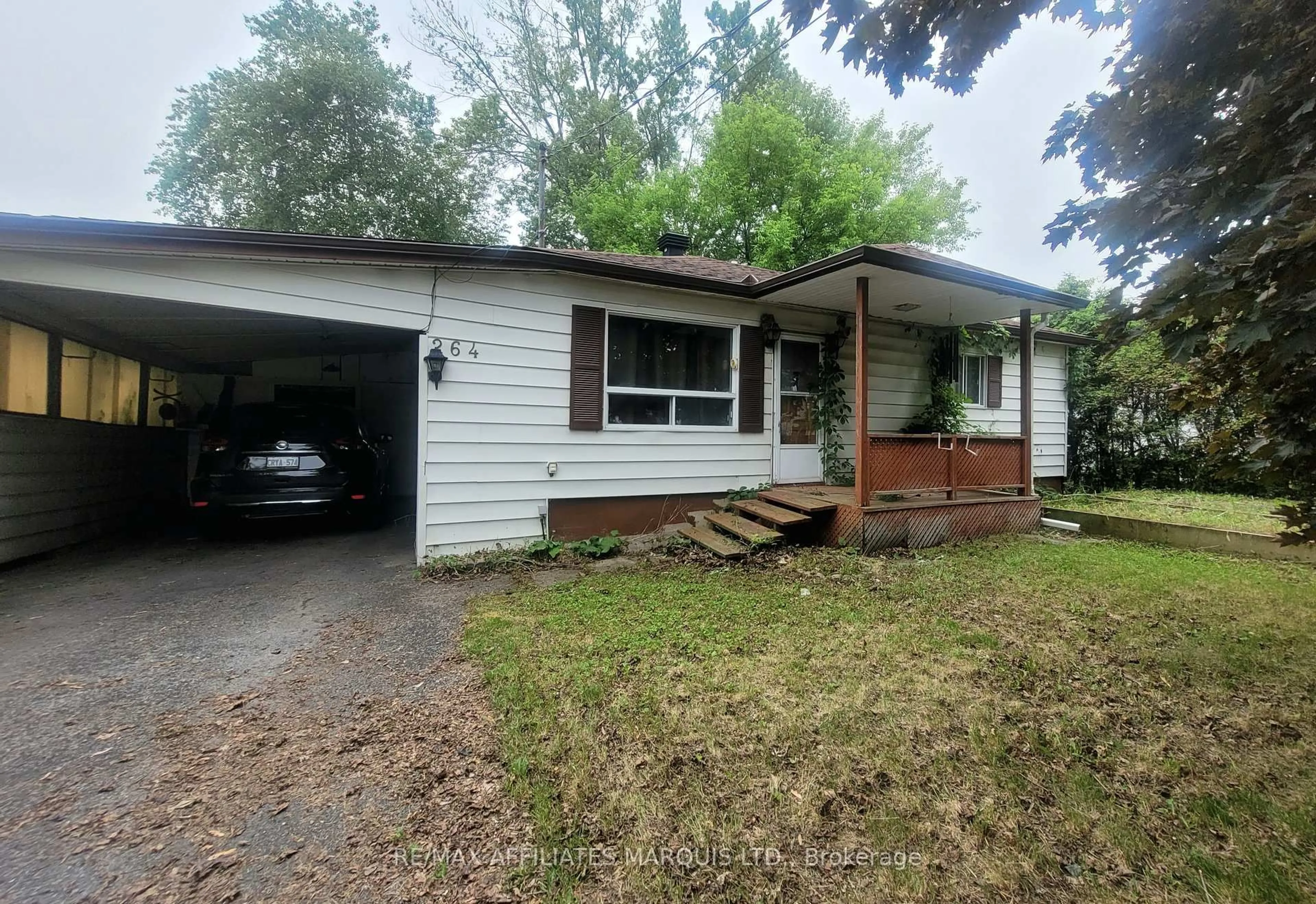 Home with vinyl exterior material, street for 264 Twelfth St, Cornwall Ontario K6J 3C4