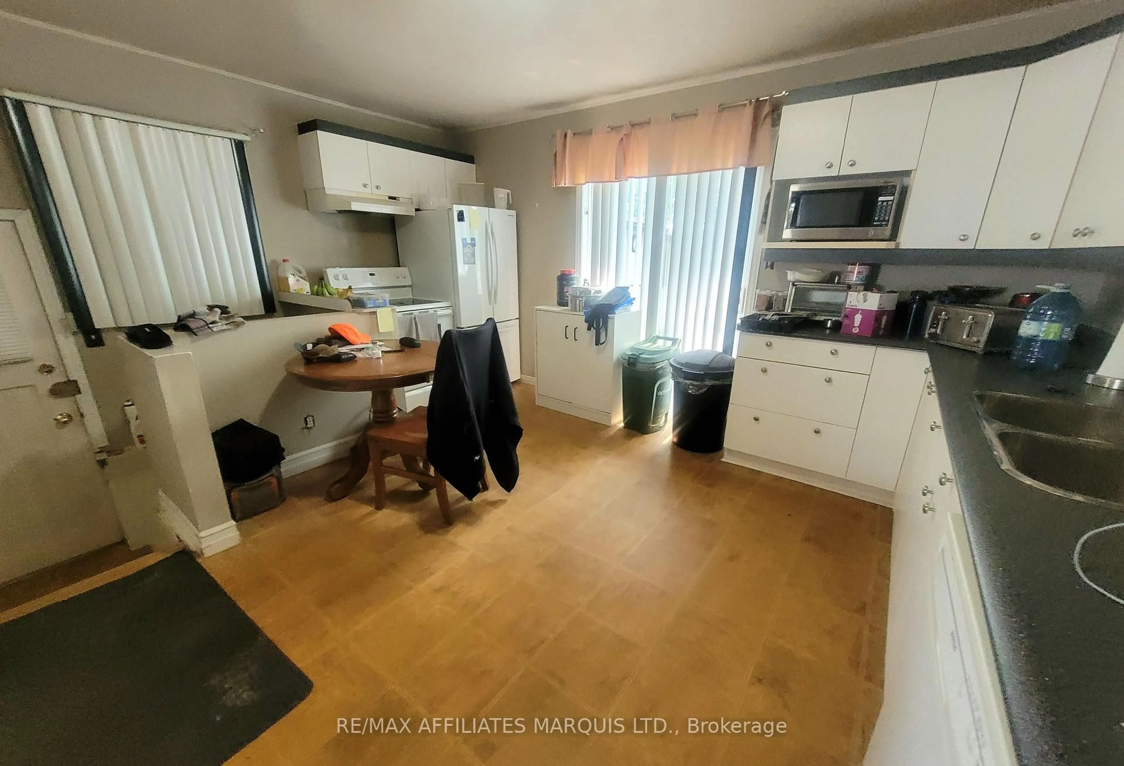 Unknown for 264 Twelfth St, Cornwall Ontario K6J 3C4