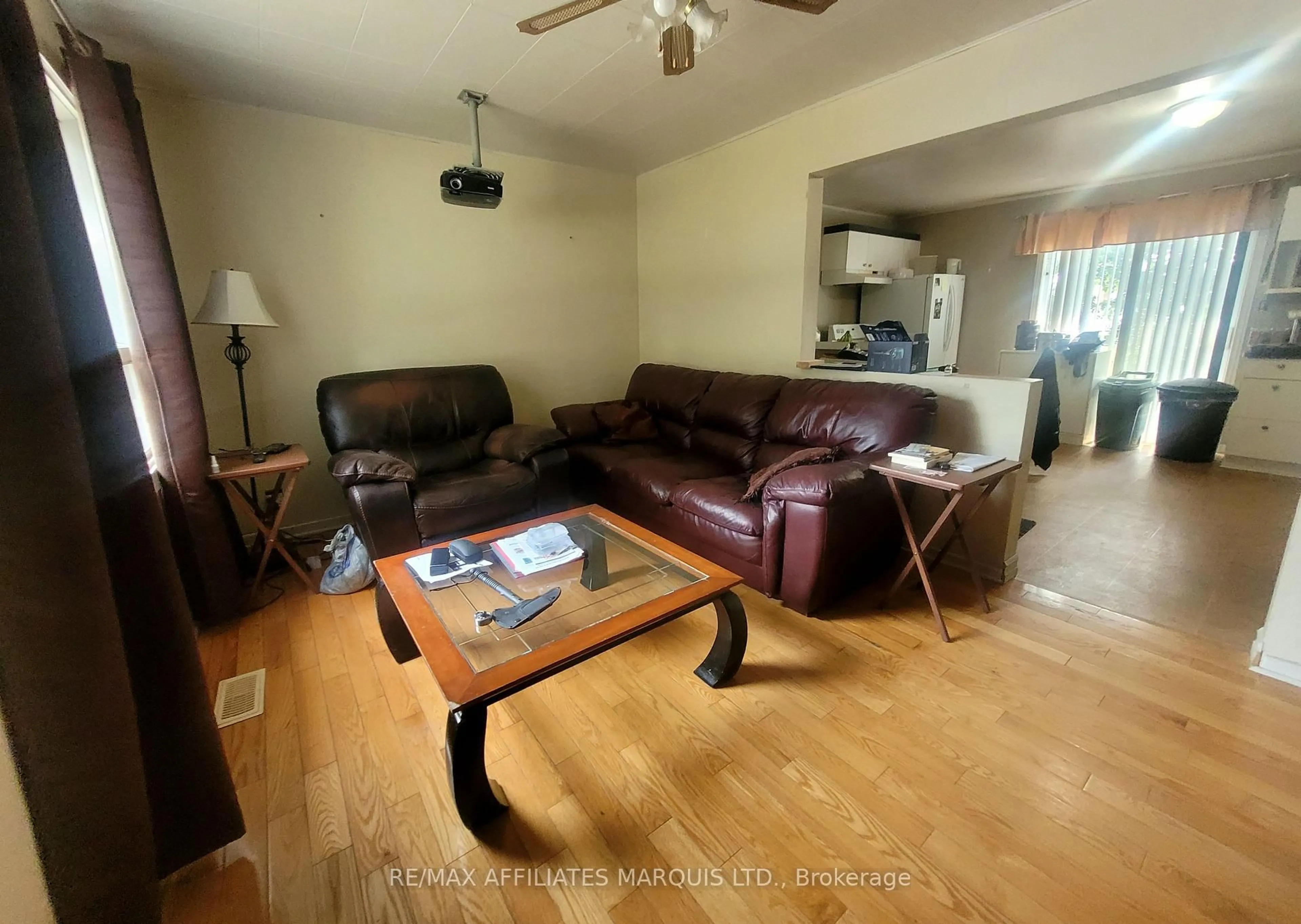 Living room with furniture, unknown for 264 Twelfth St, Cornwall Ontario K6J 3C4