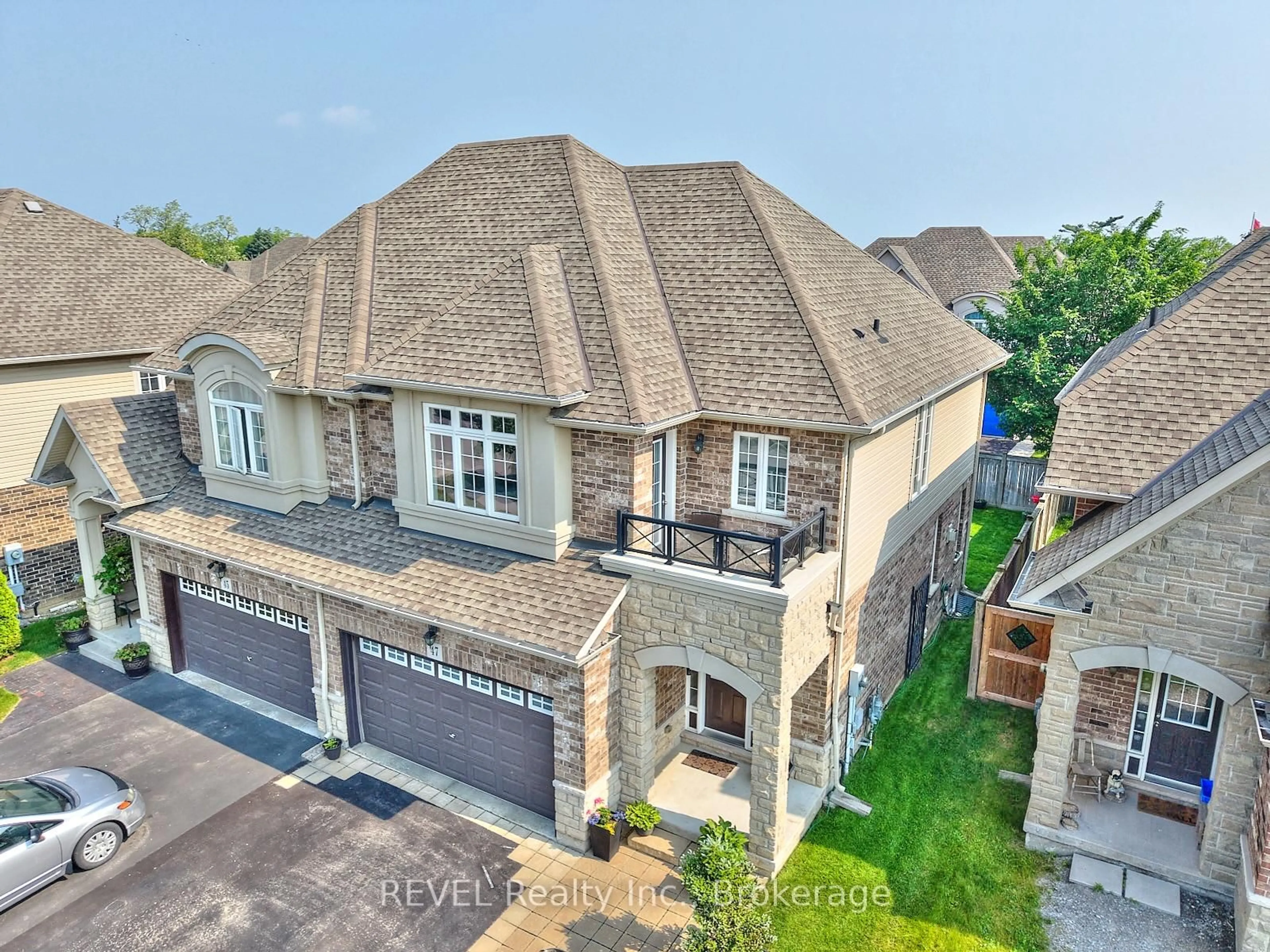 A pic from outside/outdoor area/front of a property/back of a property/a pic from drone, street for 47 Galileo Dr, Hamilton Ontario L8E 0H1