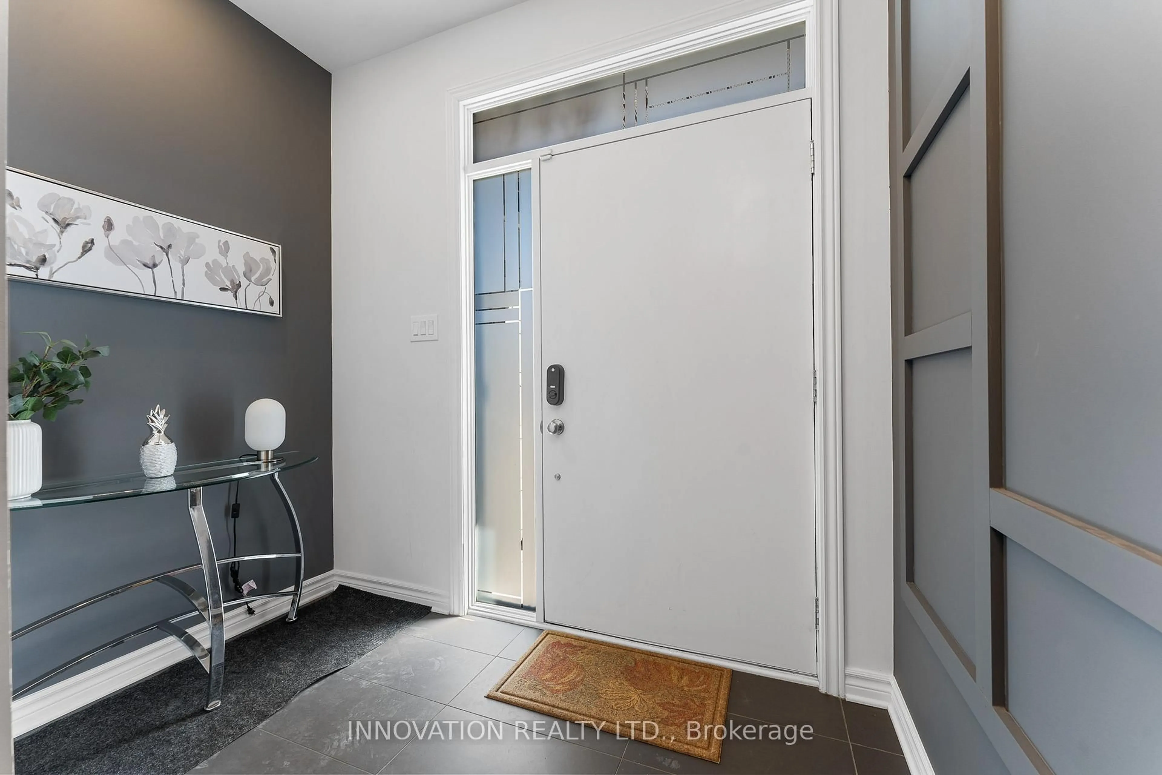 Indoor entryway for 861 Atrium Rdge, Ottawa Ontario K4M 0K1