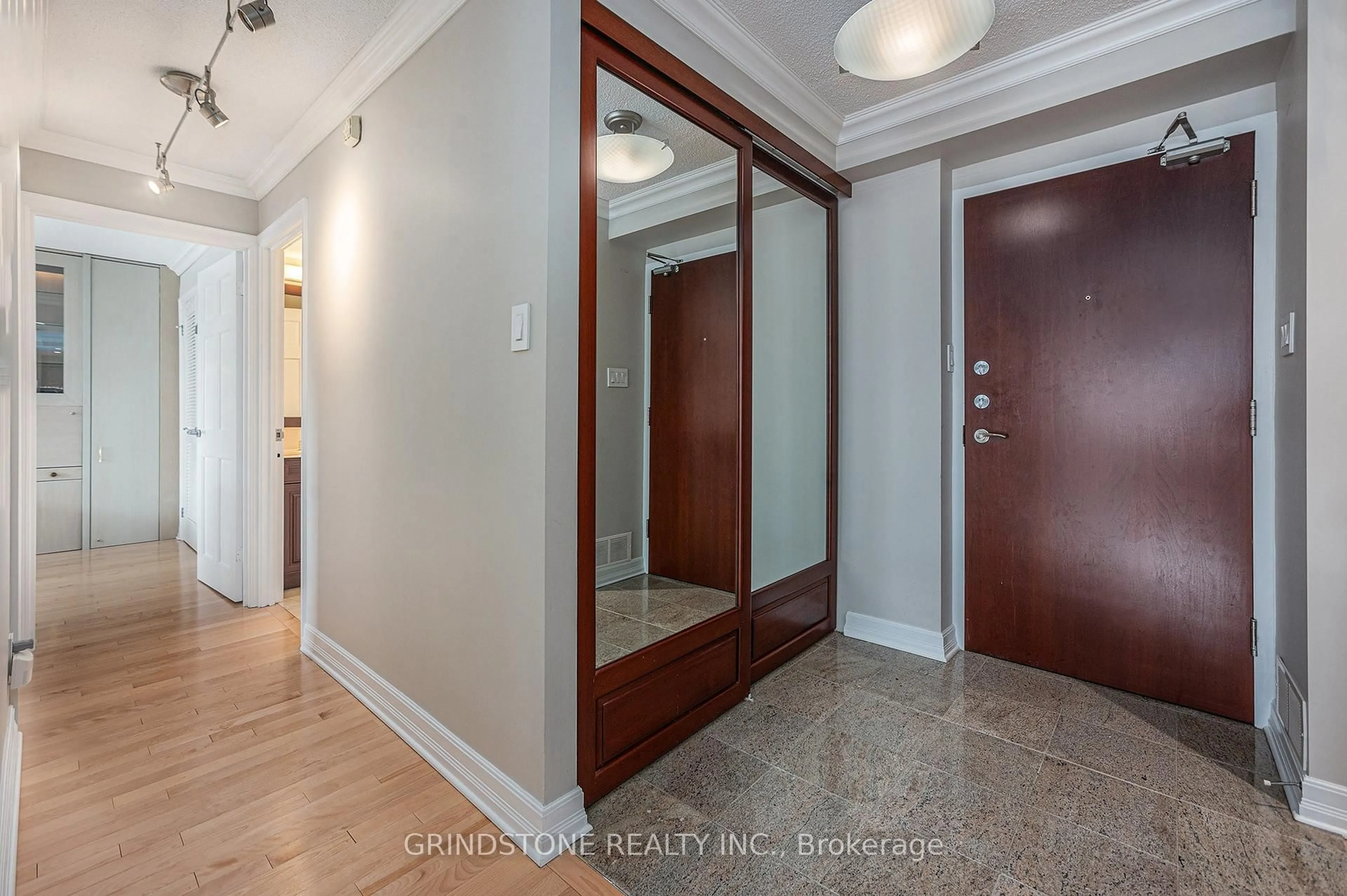 Indoor foyer for 151 Bay St #1203, Ottawa Ontario K1R 7T2