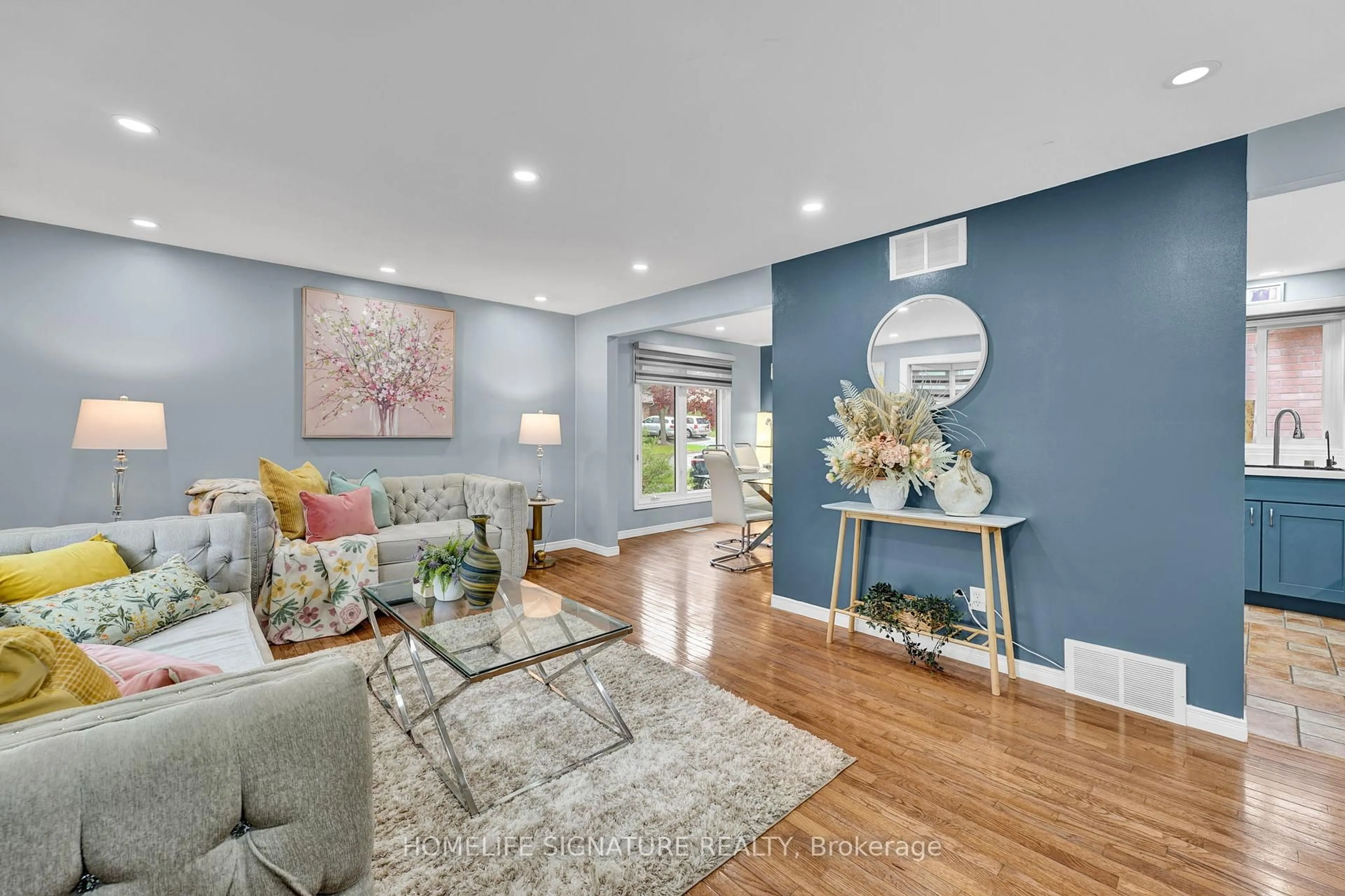 Living room with furniture, unknown for 152 Anvil St, Kitchener Ontario N2P 1Y3