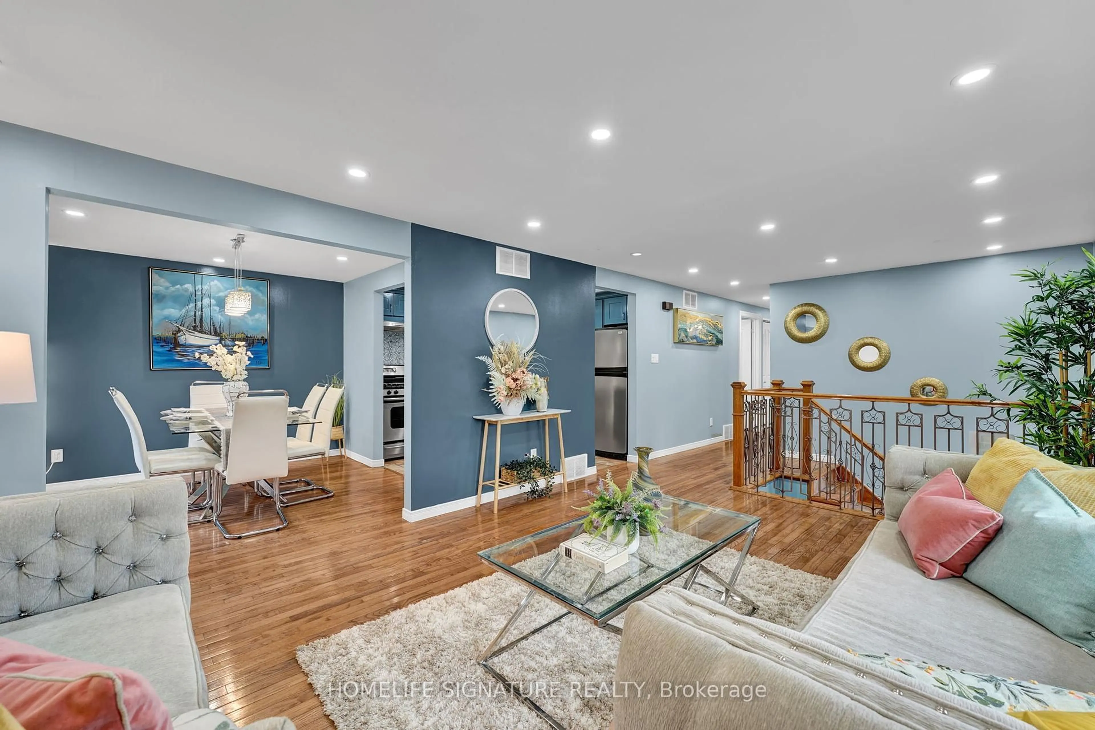 Living room with furniture, unknown for 152 Anvil St, Kitchener Ontario N2P 1Y3