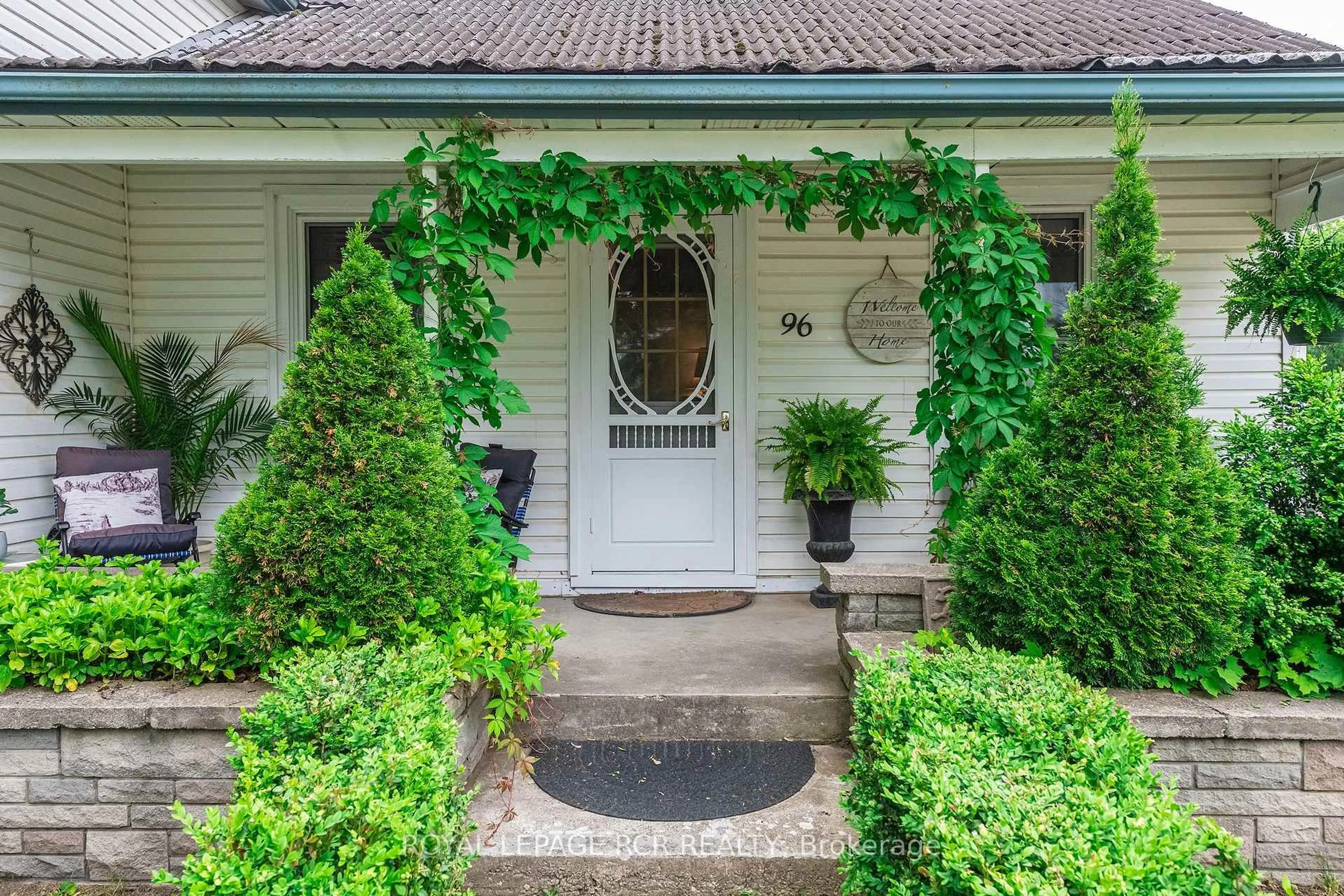 Indoor entryway for 96 Dundas St, Blandford-Blenheim Ontario N0J 1V0