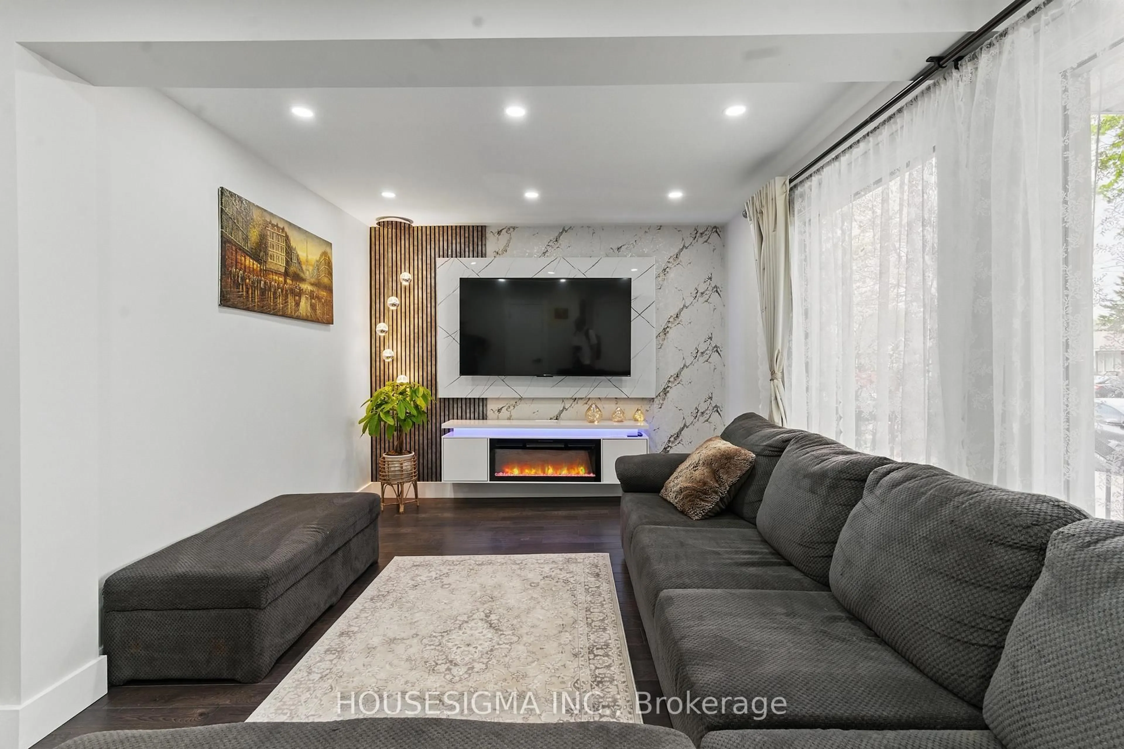 Living room with furniture, unknown for 77 Mildred Ave, St. Catharines Ontario L2R 6J4