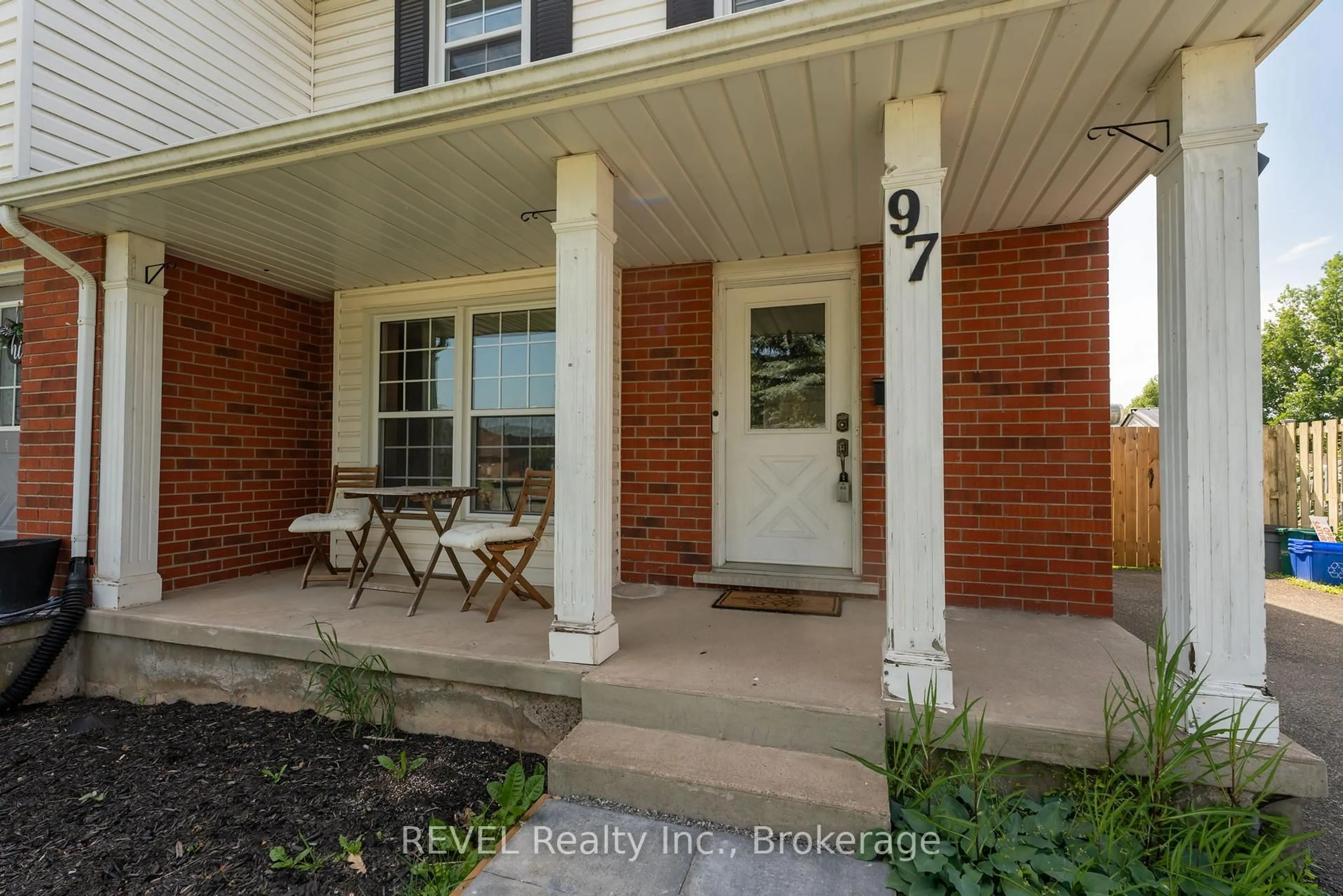 Indoor entryway for 97 Aquador Dr, Welland Ontario L3C 5S5