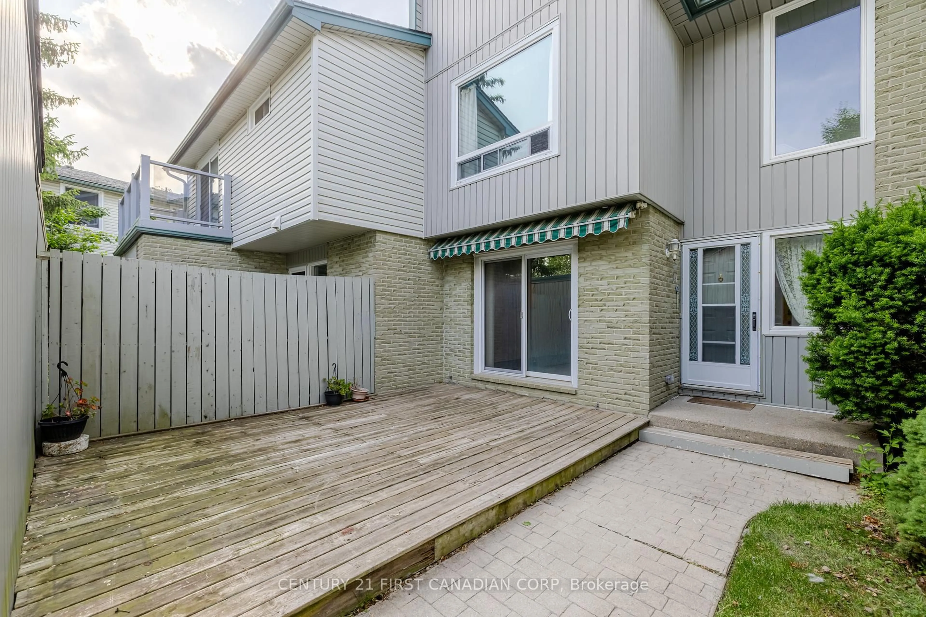 Patio, street for 657 Woodcrest Blvd #14, London South Ontario N6K 1P8