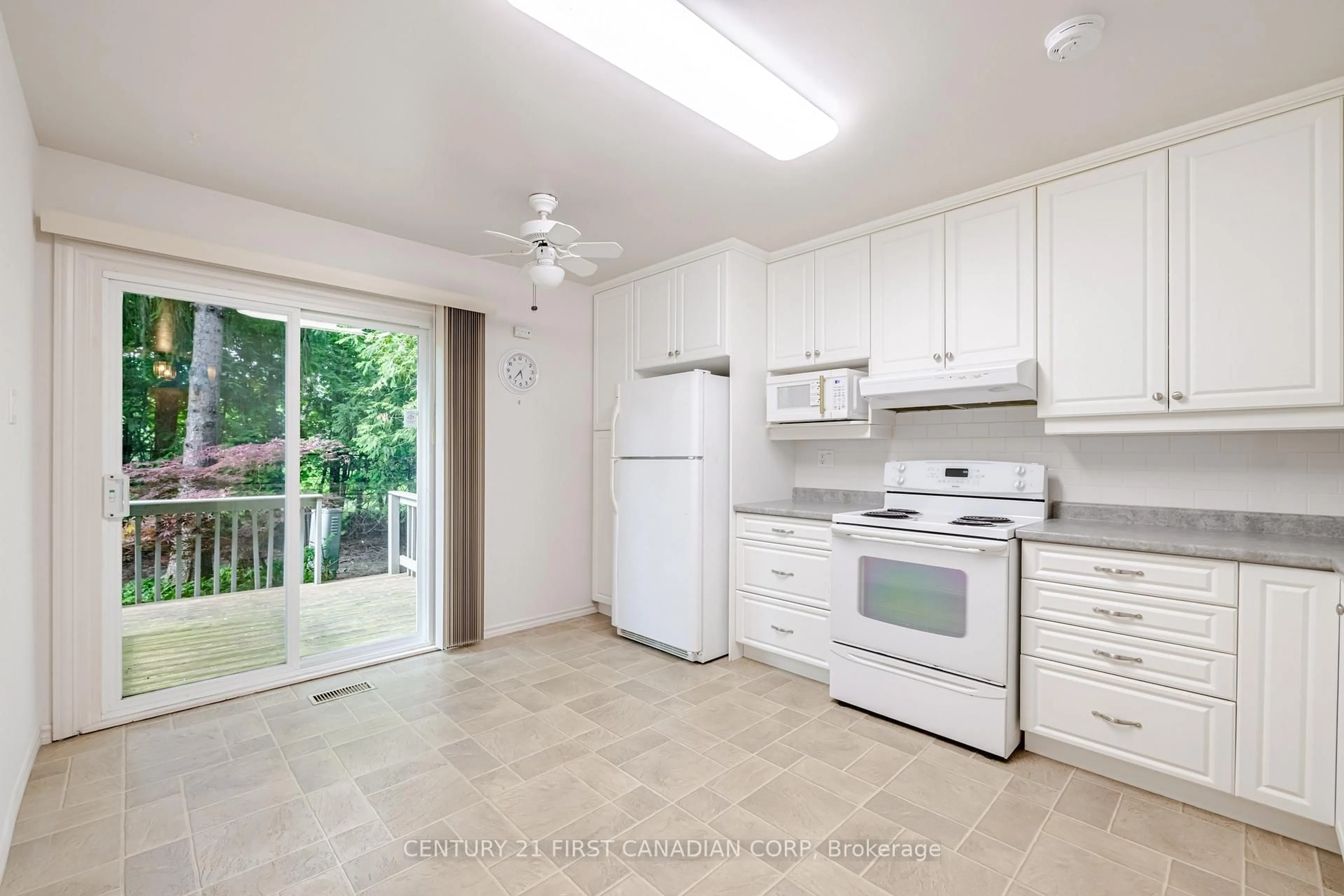 Standard kitchen, unknown for 657 Woodcrest Blvd #14, London South Ontario N6K 1P8