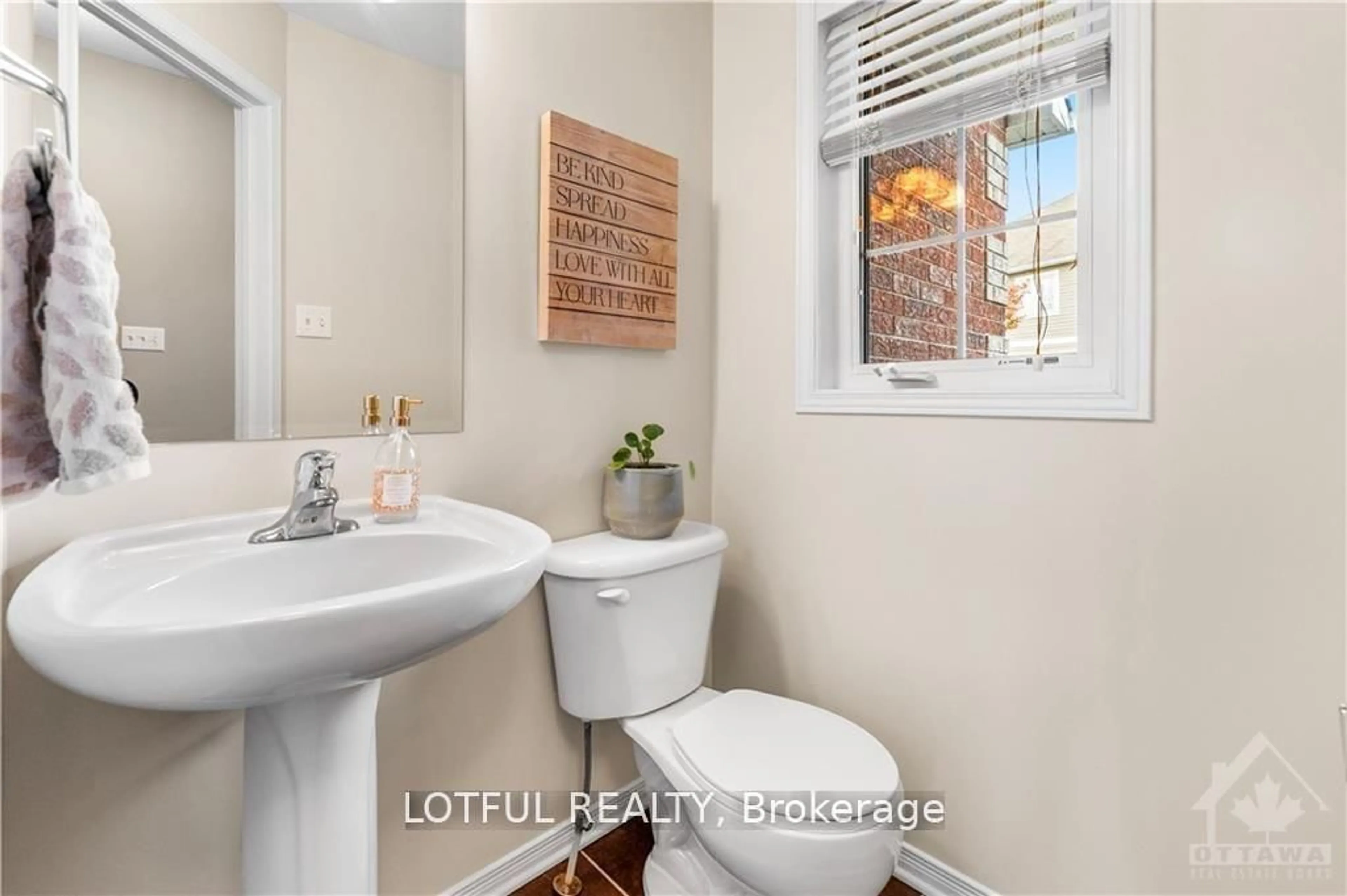 Standard bathroom, ceramic/tile floor for 101 Destiny Private, Ottawa Ontario K4A 0K6