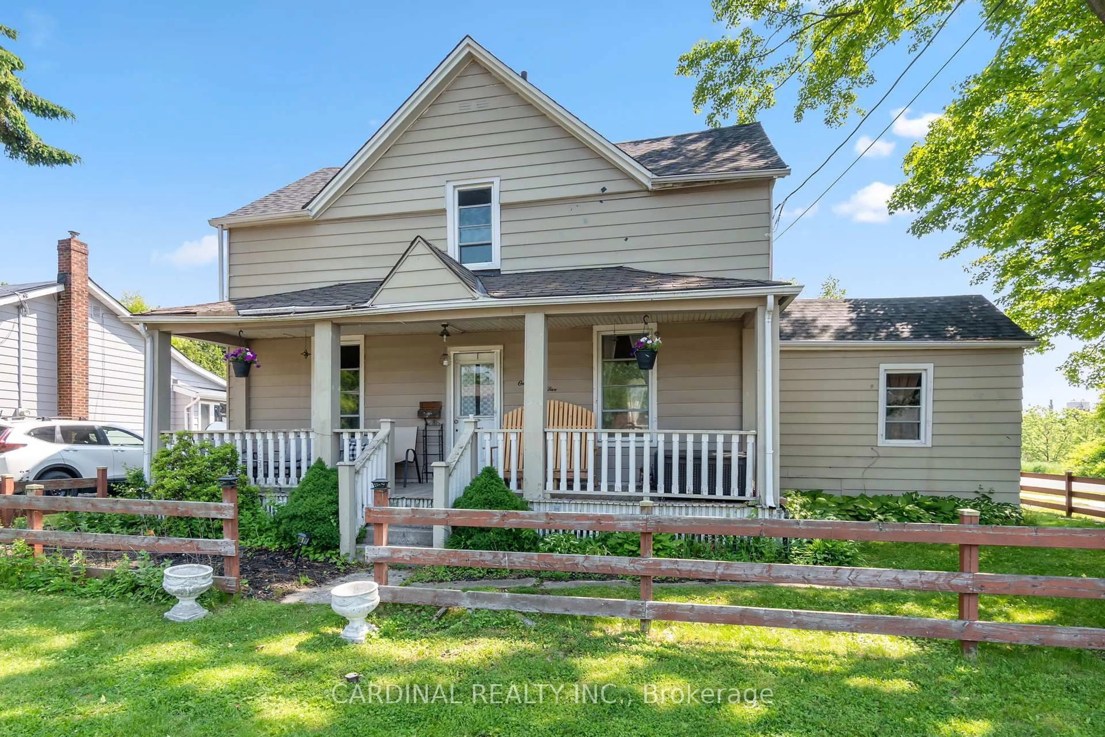 Home with vinyl exterior material, street for 125 Elgin St, Port Hope Ontario L1A 2L5