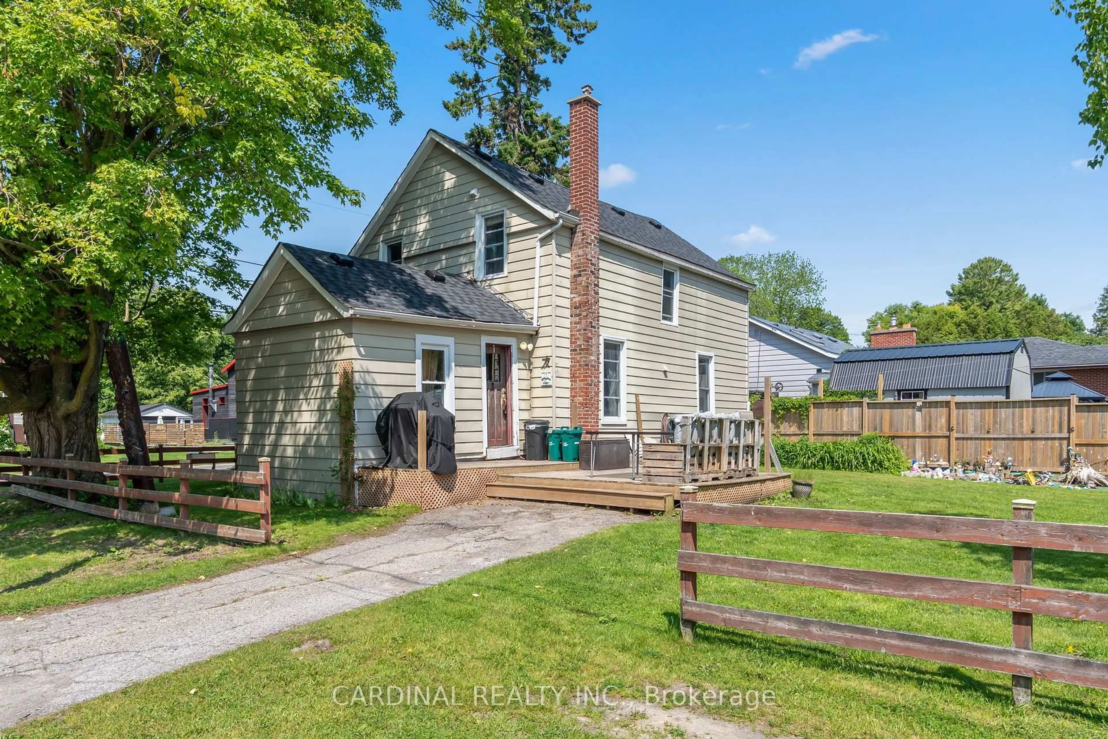 A pic from outside/outdoor area/front of a property/back of a property/a pic from drone, street for 125 Elgin St, Port Hope Ontario L1A 2L5