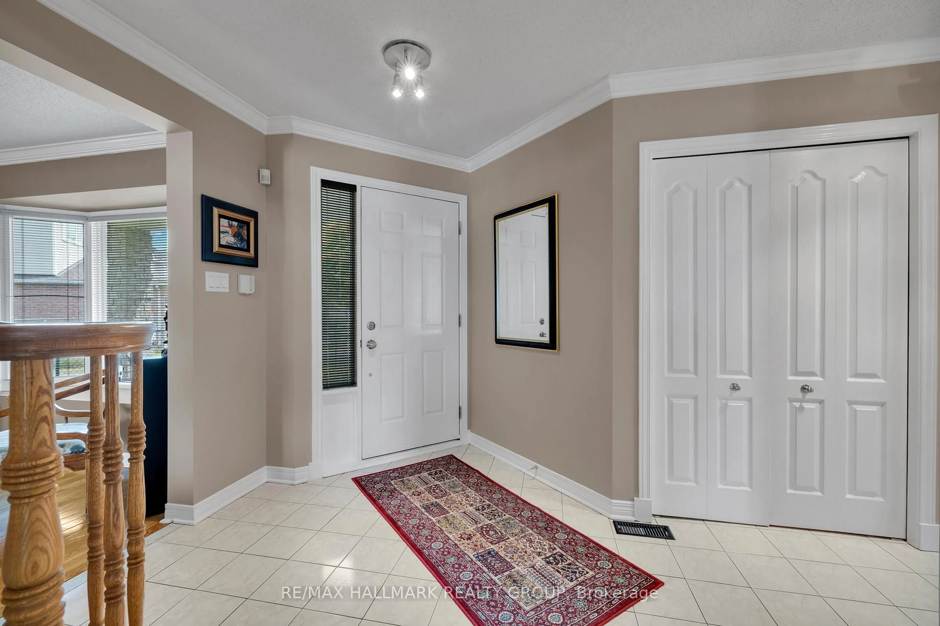 Indoor entryway for 59 Forestglade Cres, Ottawa Ontario K1G 5X4